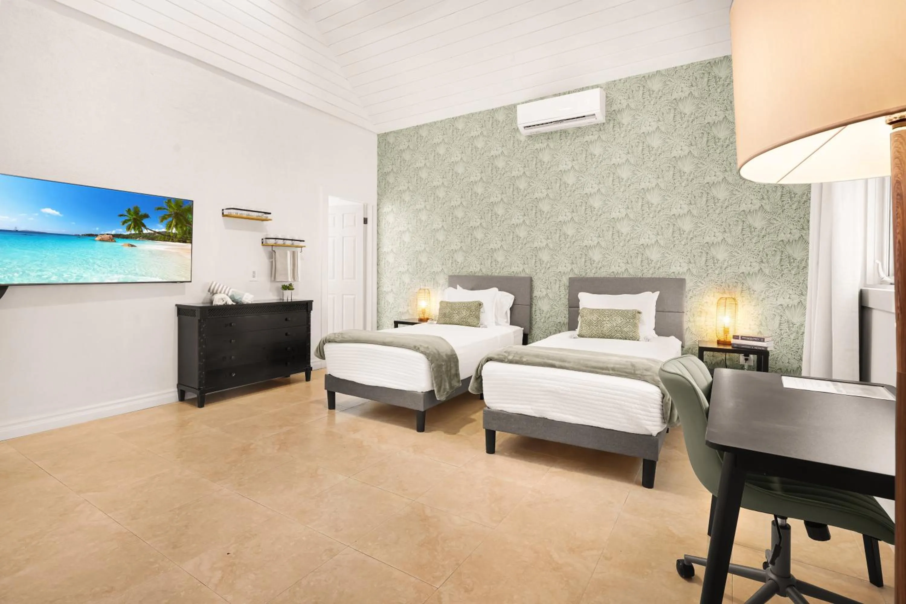 TV and multimedia, Bed in Cobalt Coast Resort