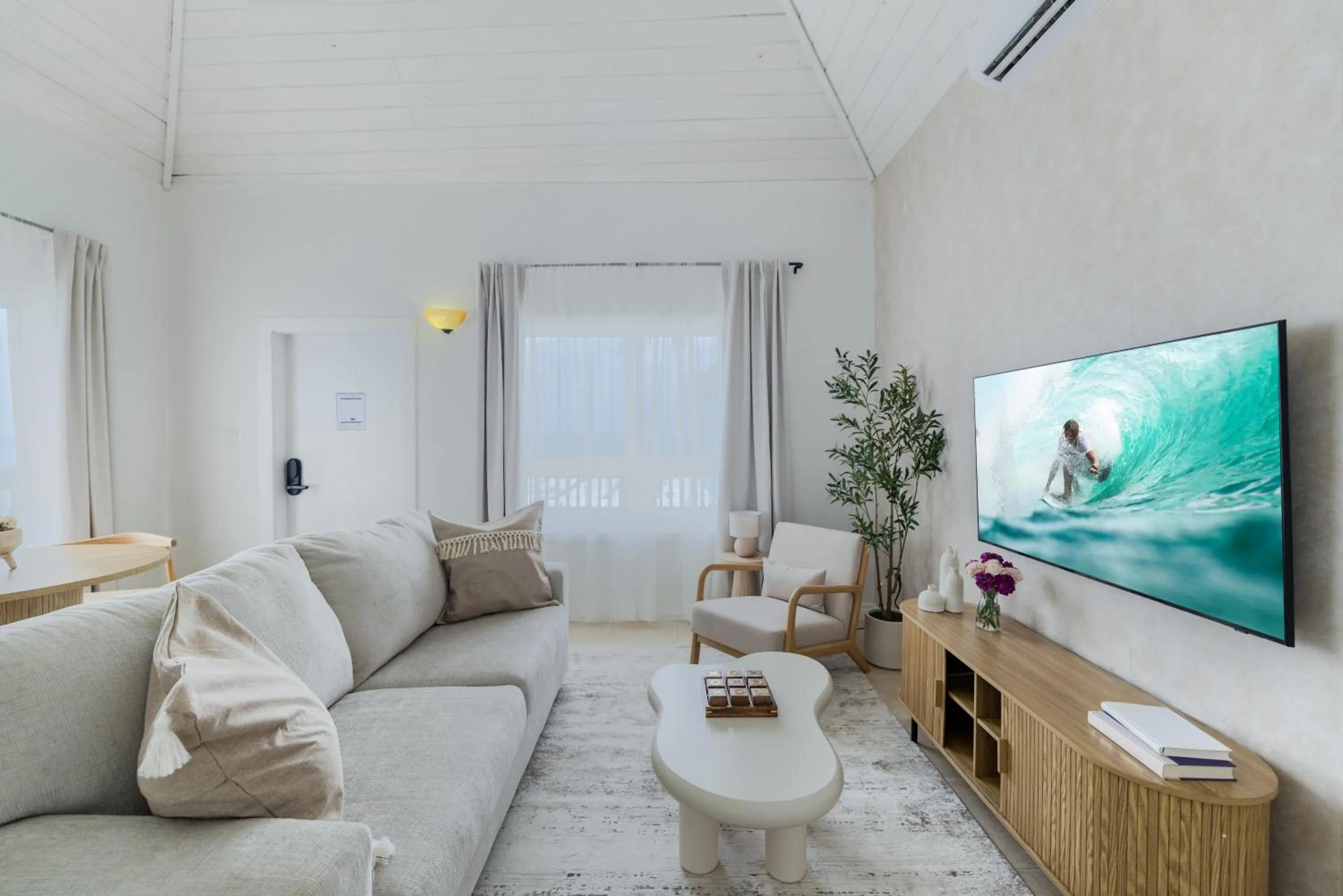 TV and multimedia in Cobalt Coast Resort