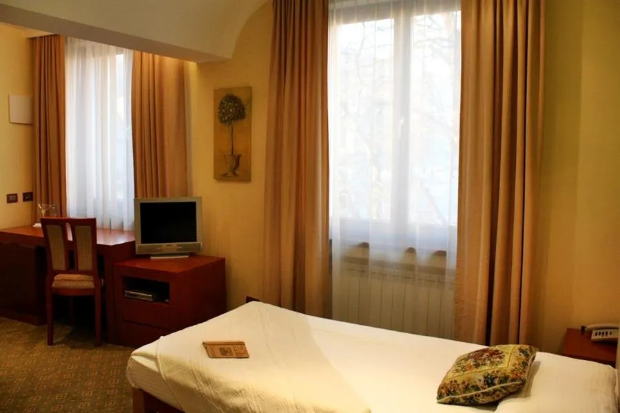 Bed in Hotel Park Central