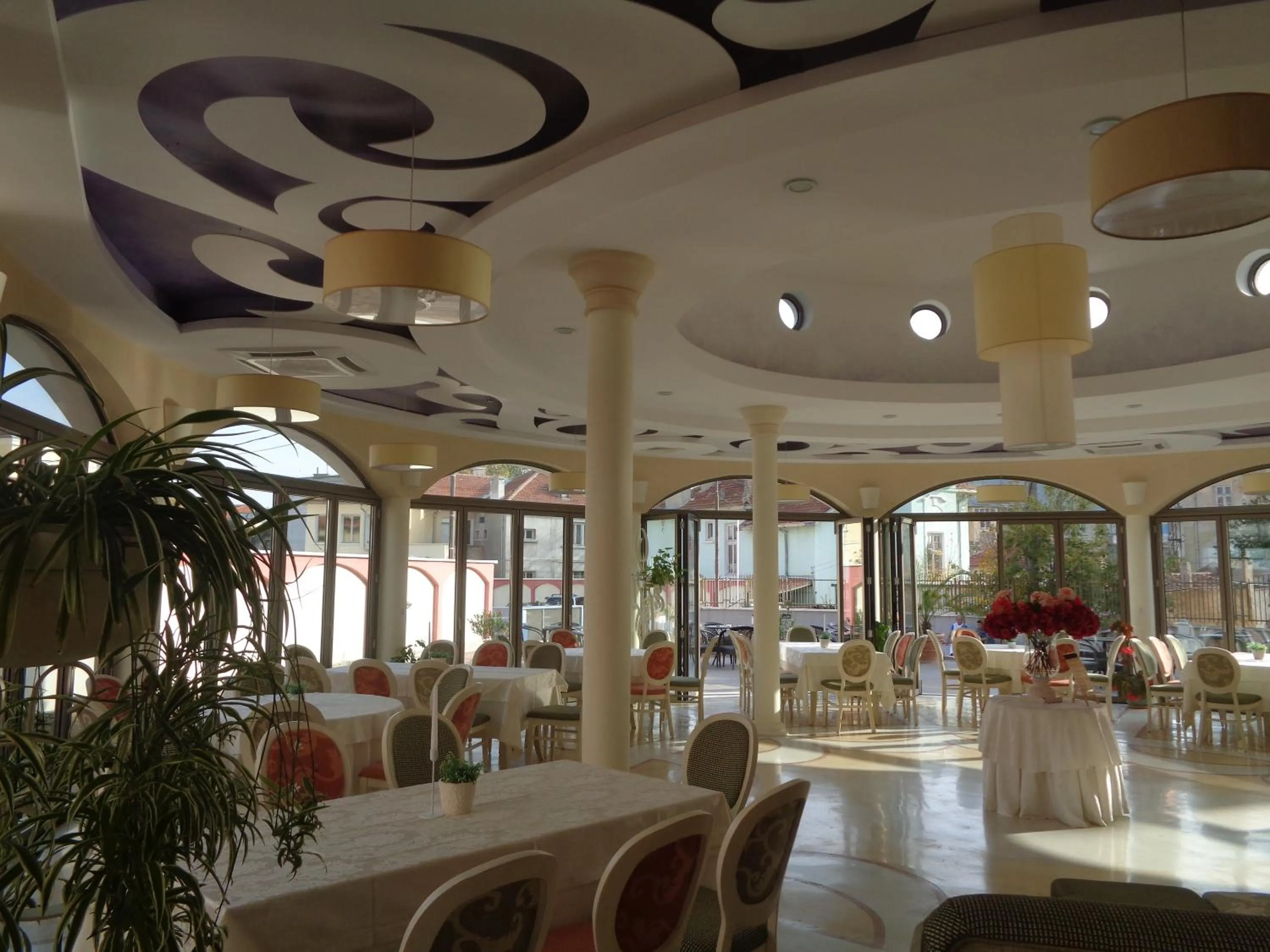 Restaurant/places to eat in Hotel Park Central