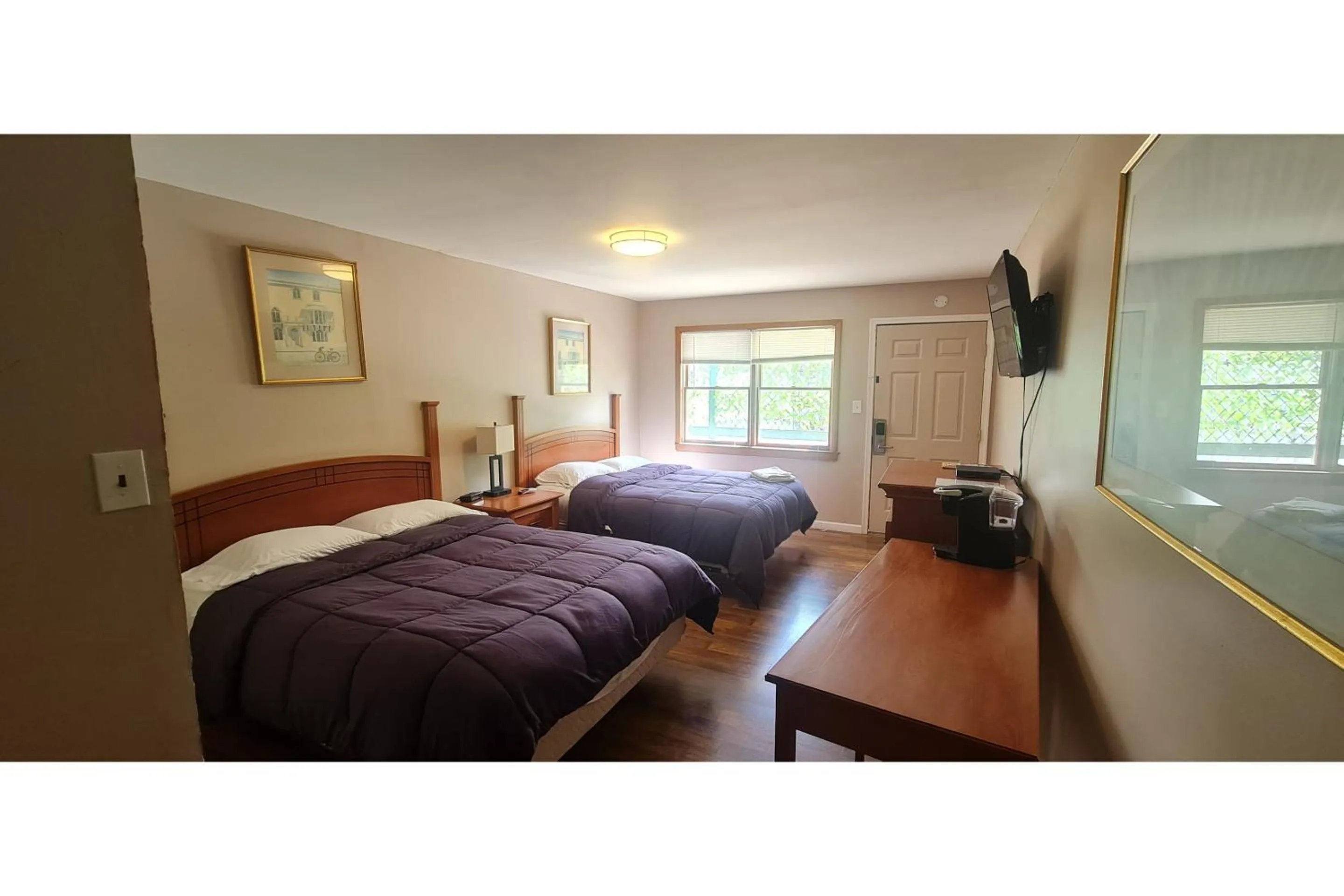 Bedroom, Bed in Werry's Cottages Motel & Pub by OYO East Stroudsburg Poconos