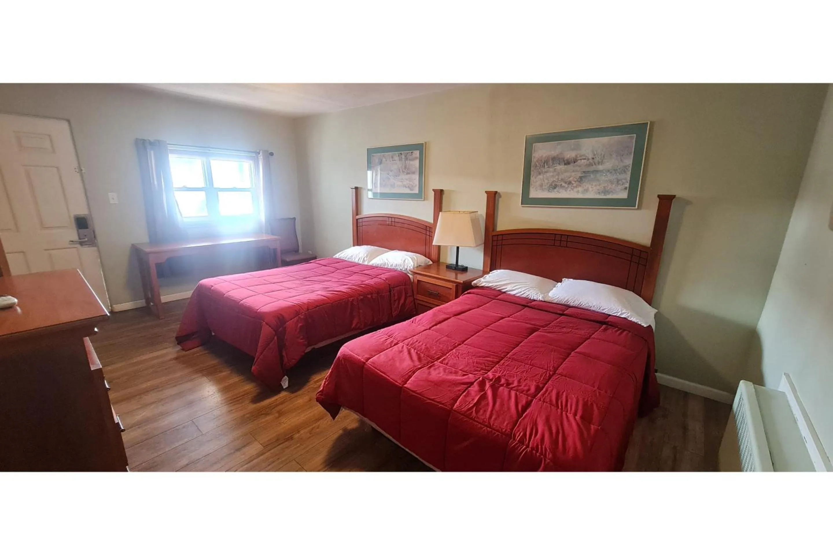 Bedroom, Bed in Werry's Cottages Motel & Pub by OYO East Stroudsburg Poconos