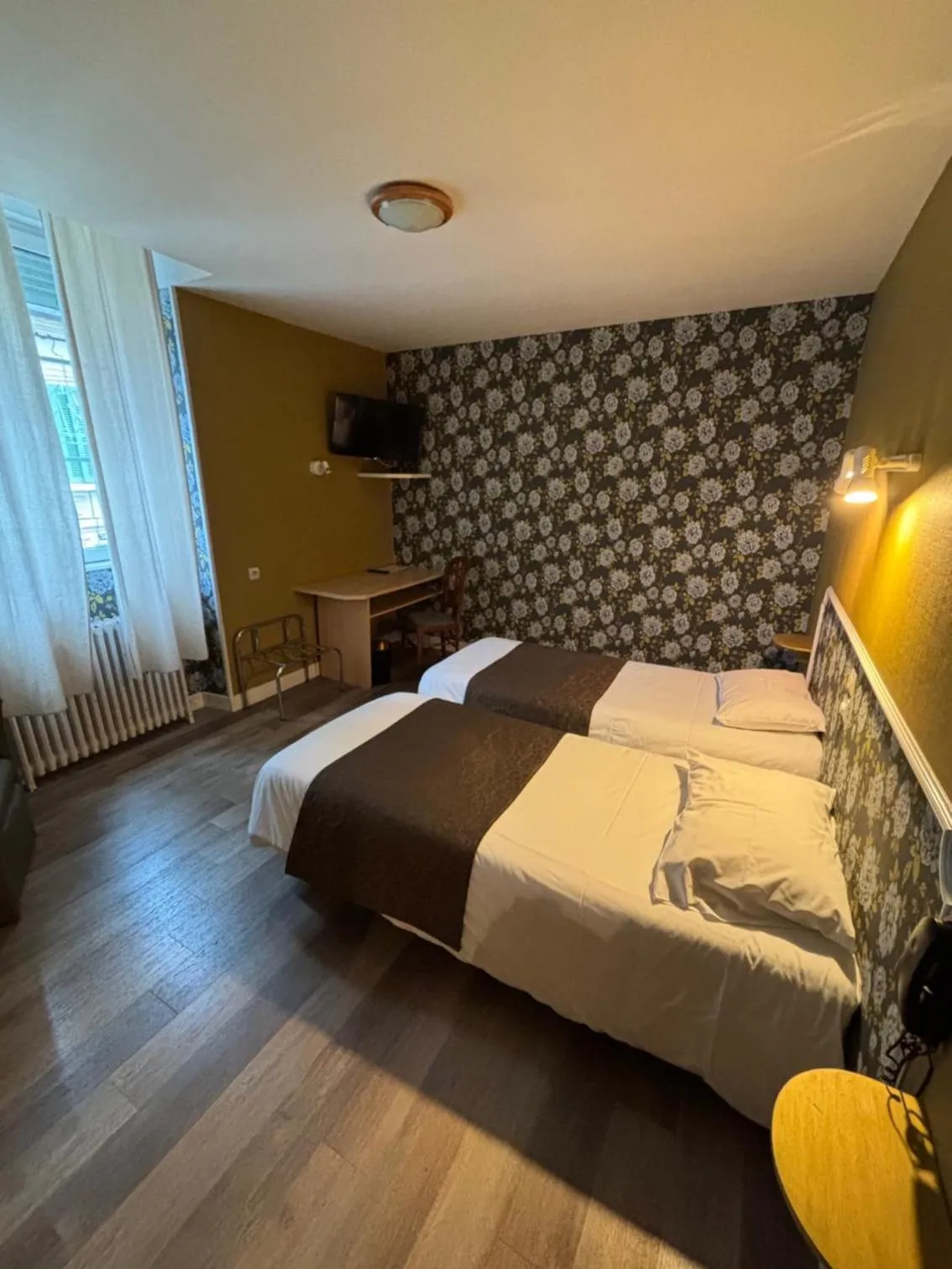 Bedroom, Bed in Hotel Le Bon Laboureur