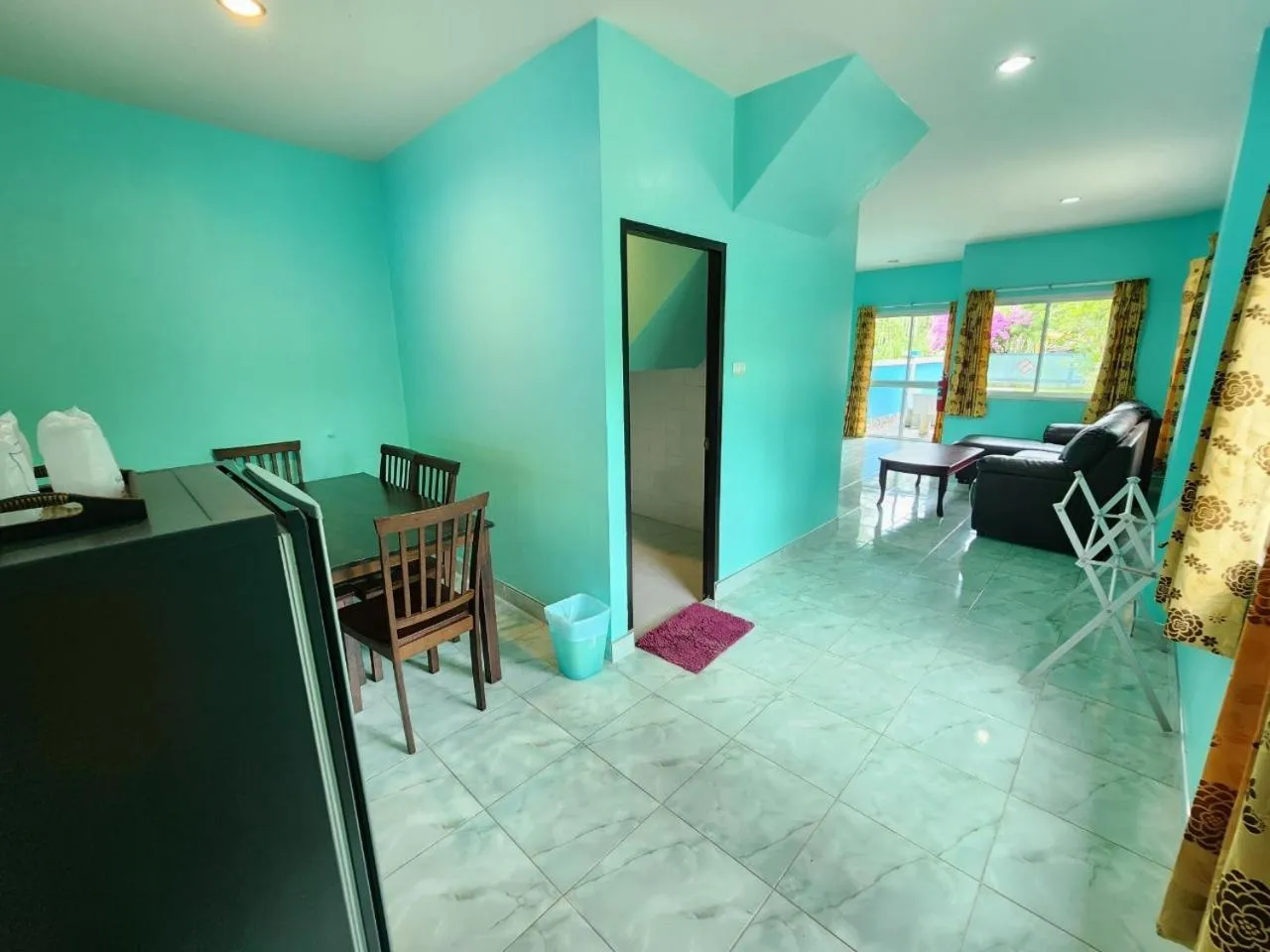 Living room, Bed in Blue Beach Bungalow