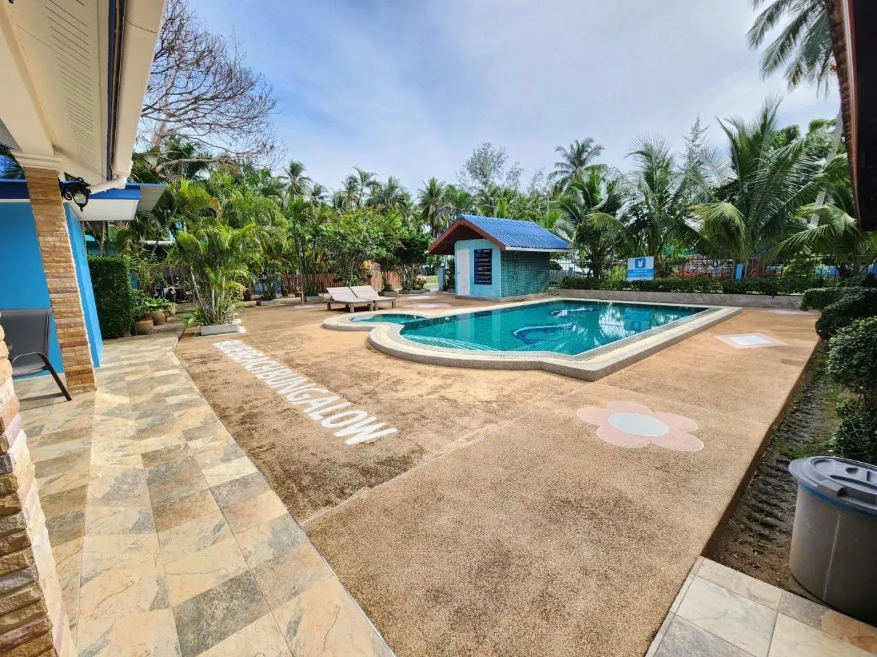 Day in Blue Beach Bungalow