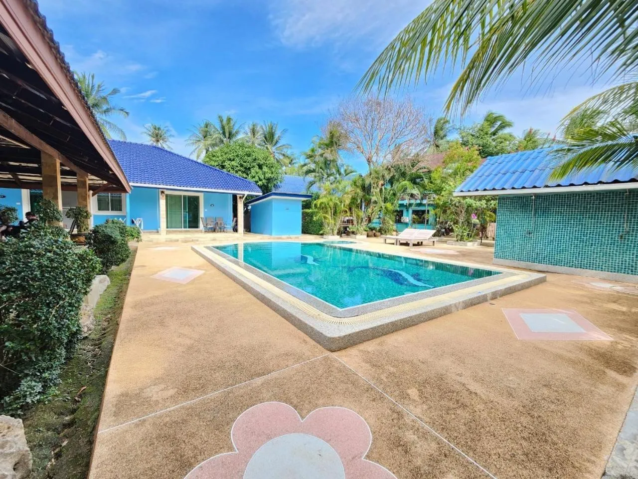 Day in Blue Beach Bungalow