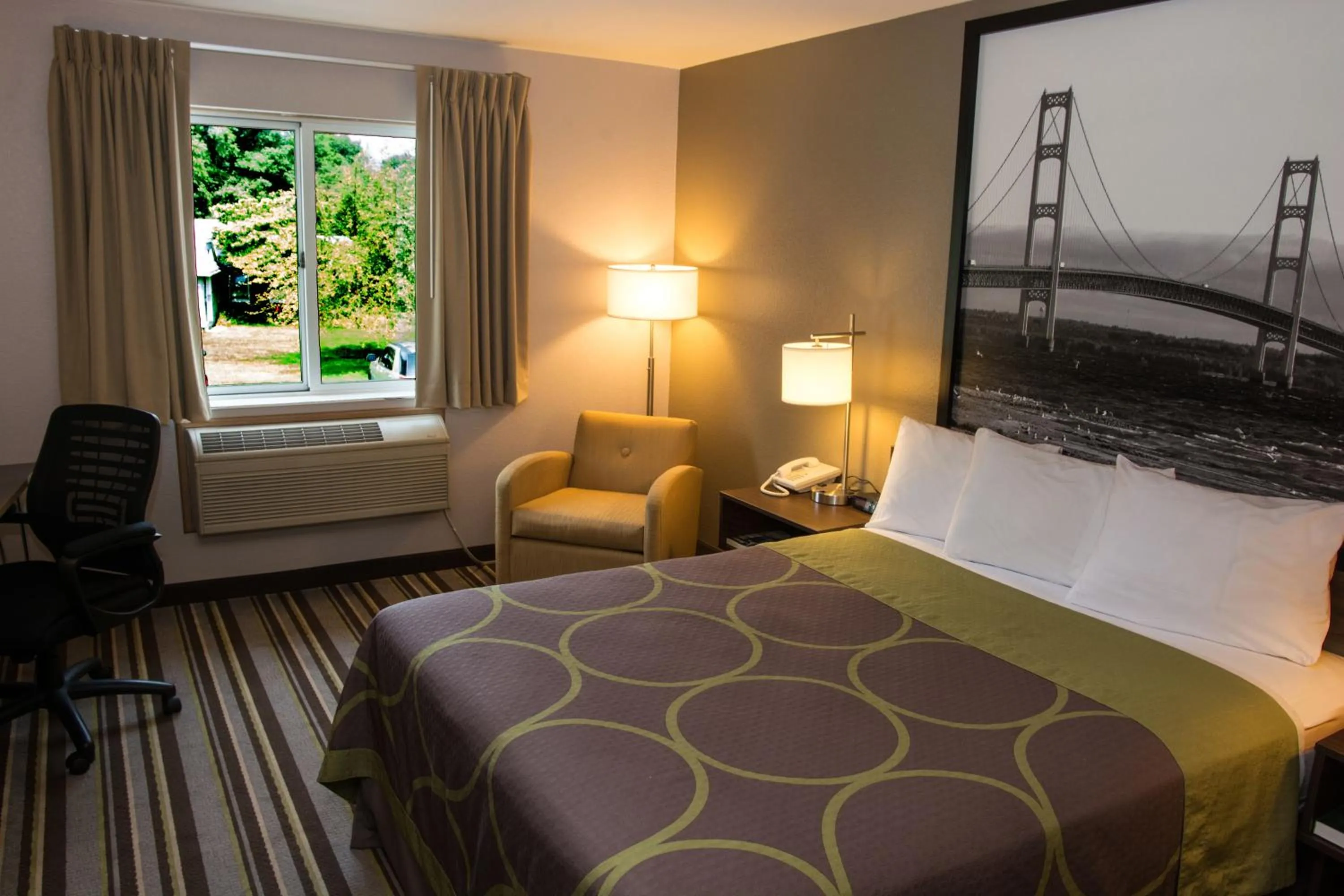 Photo of the whole room, Bed in Super 8 by Wyndham Manistee