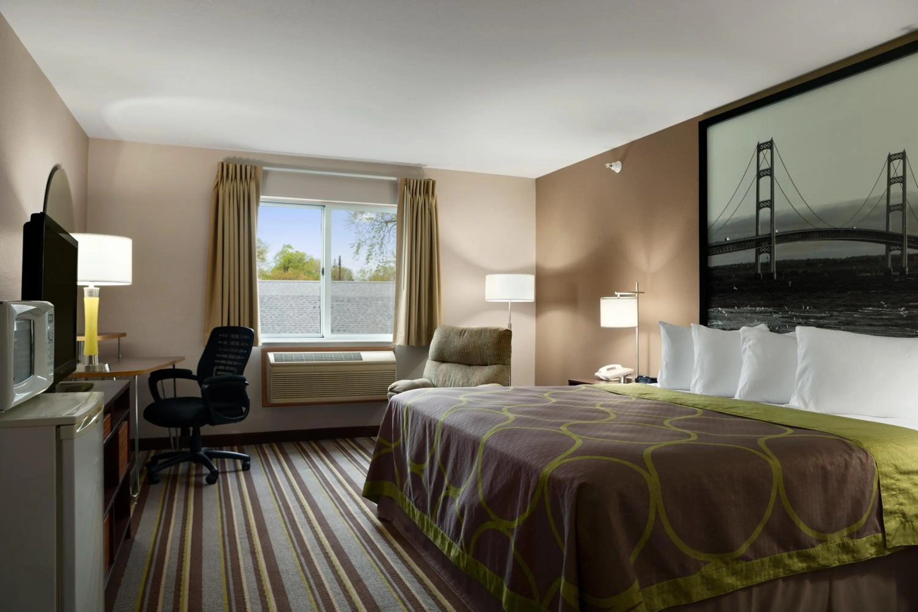 Photo of the whole room, Bed in Super 8 by Wyndham Manistee