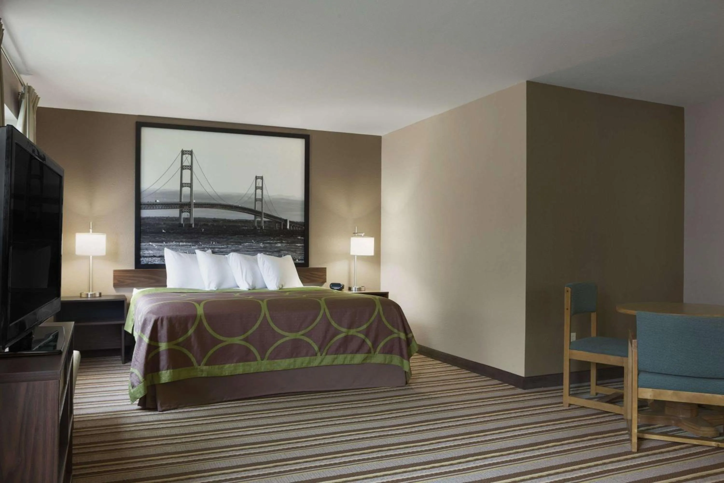 Photo of the whole room, Bed in Super 8 by Wyndham Manistee