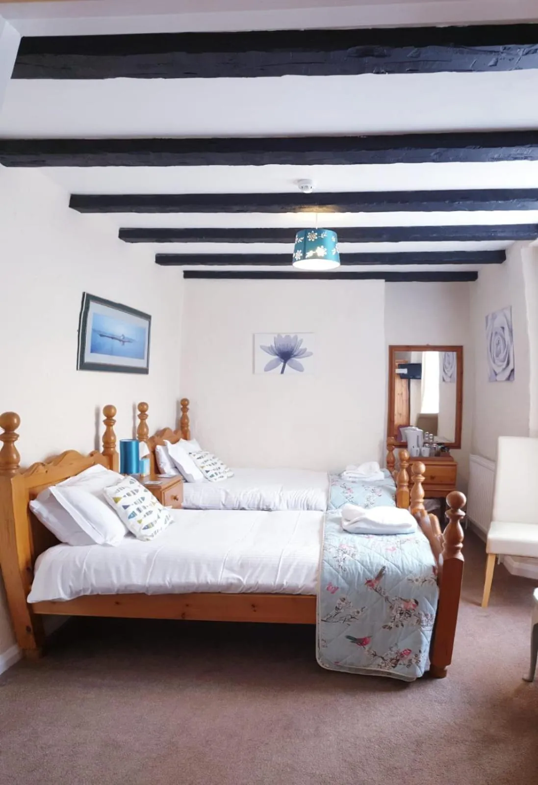 Bed in Jolly Sailor Inn