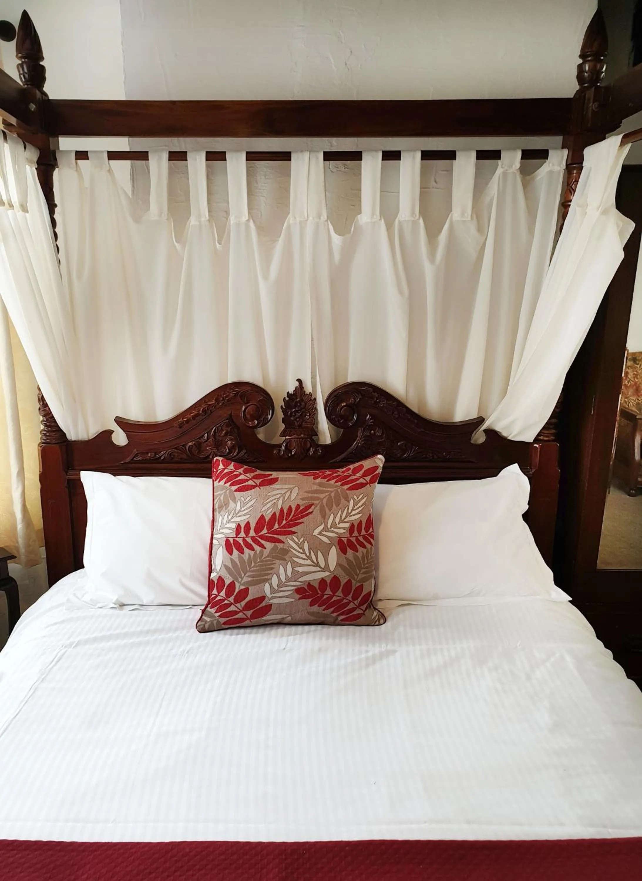 Bed in Jolly Sailor Inn