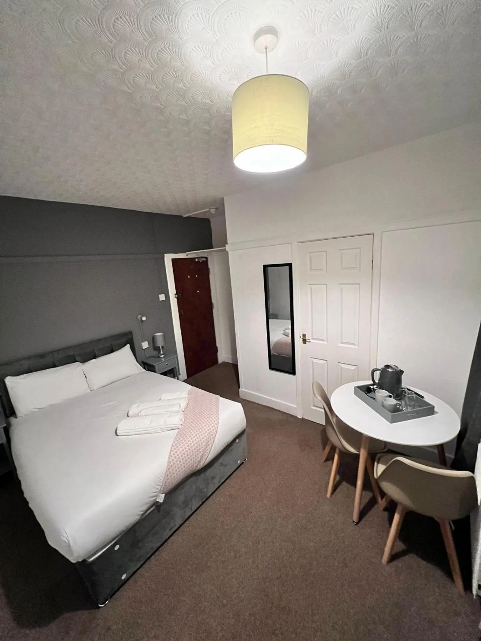 Bedroom, Bed in Harbour Hotel