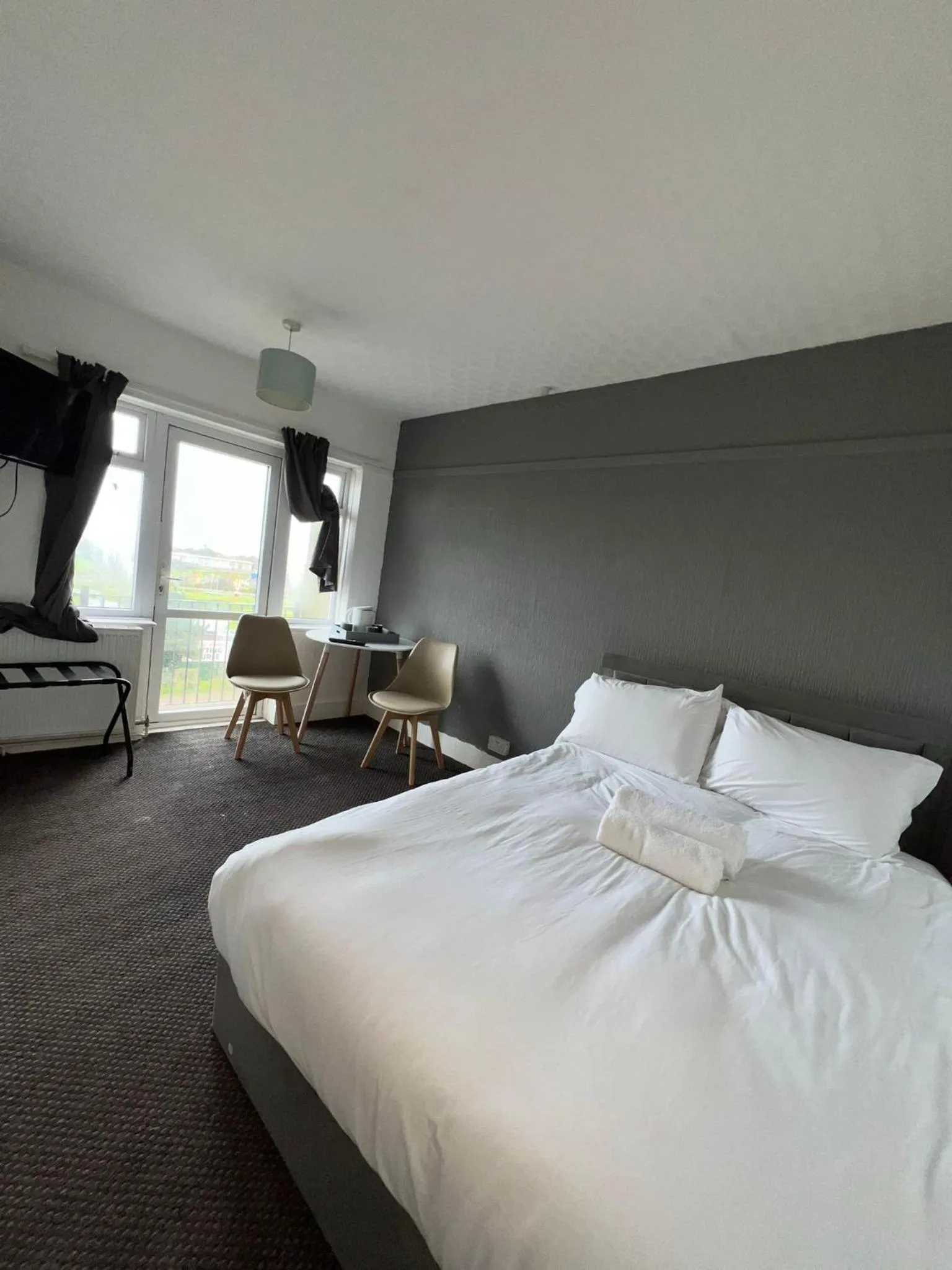 Bedroom, Bed in Harbour Hotel