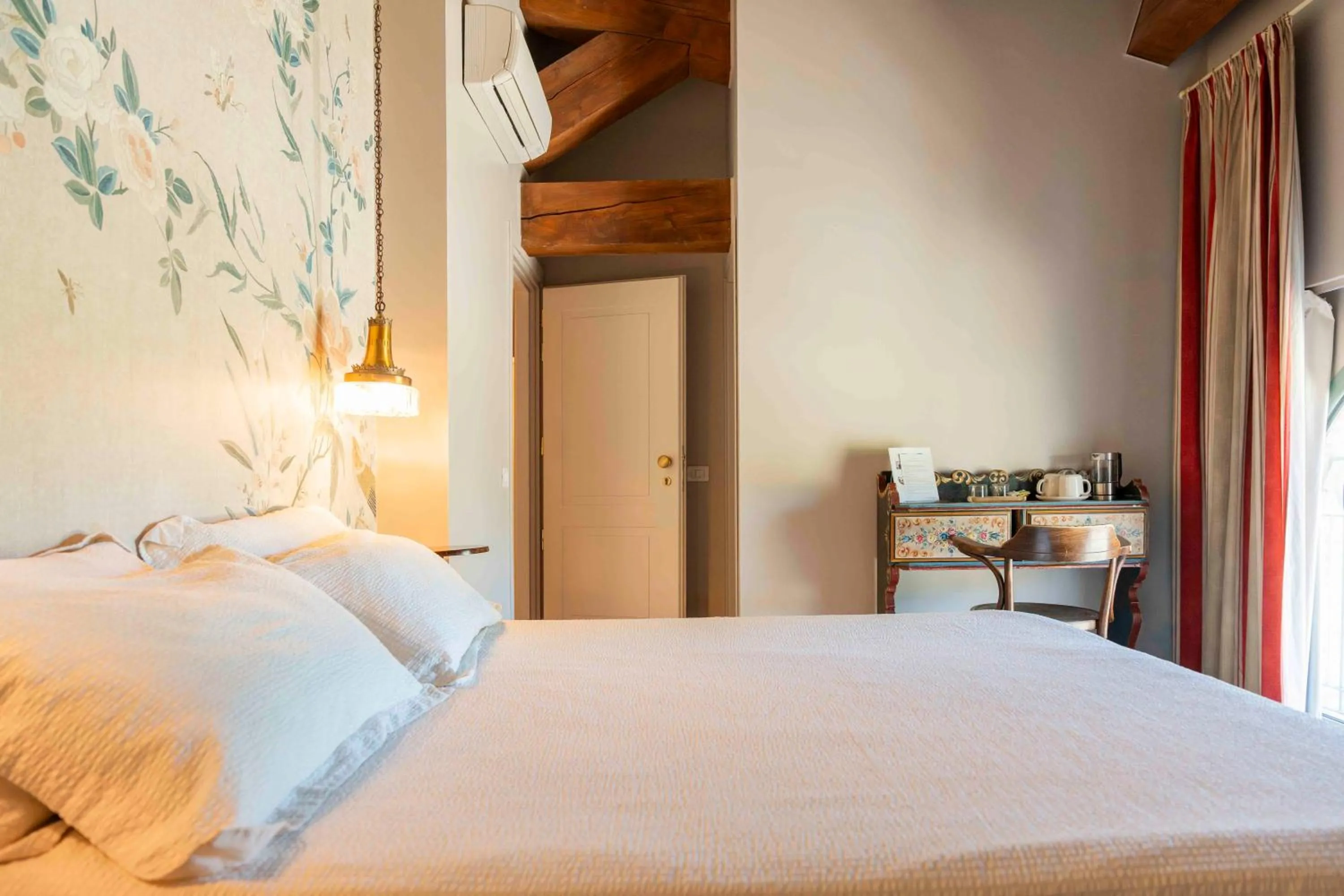 Bed in Tenuta Saiano Resort