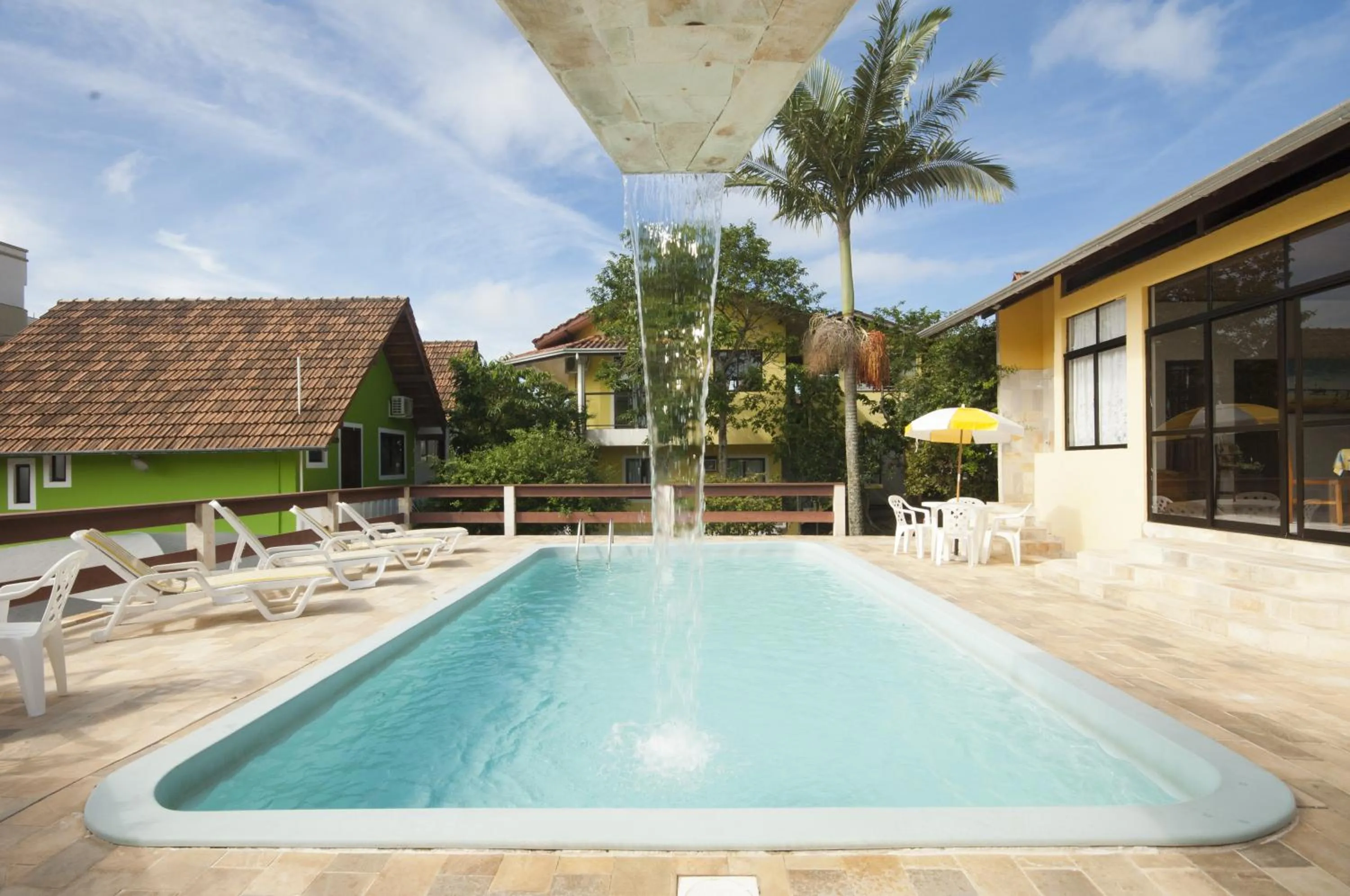 Swimming pool in Pousada Cabanas Porto Belo