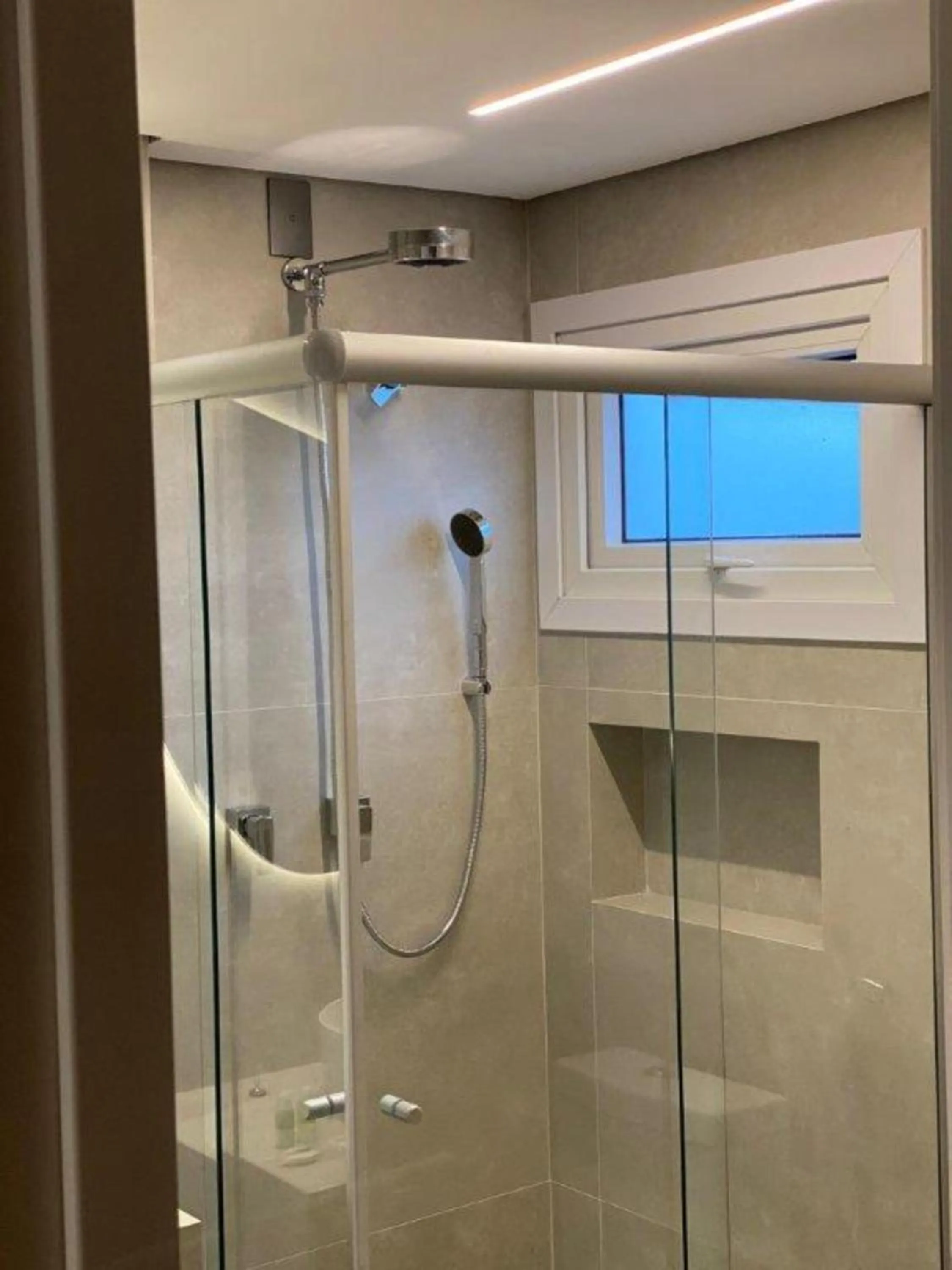 Shower in Hotel Porto Real Aparecida