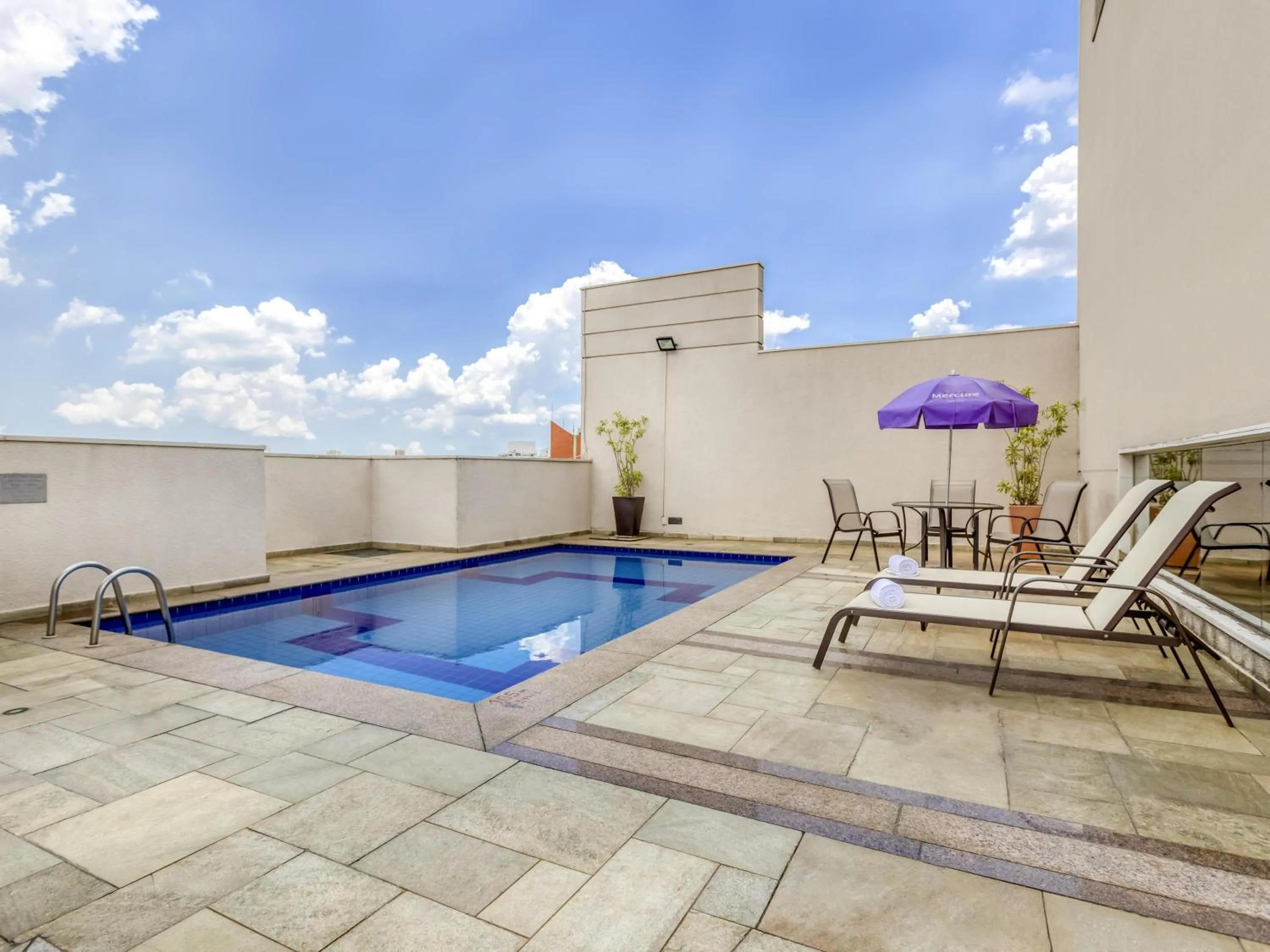 Pool view in Mercure São Paulo Nações Unidas