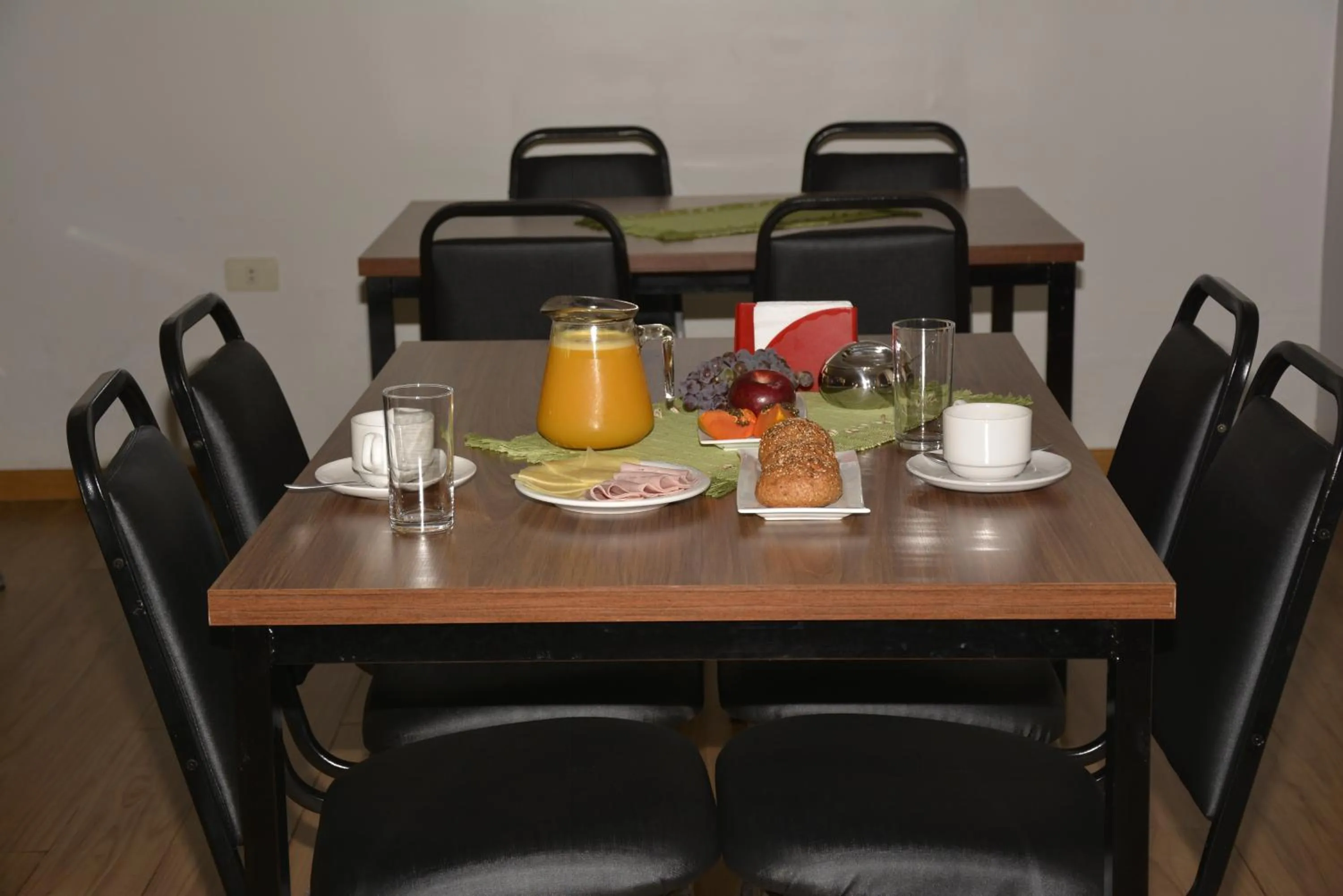 Restaurant/places to eat in Hotel Salzburgo