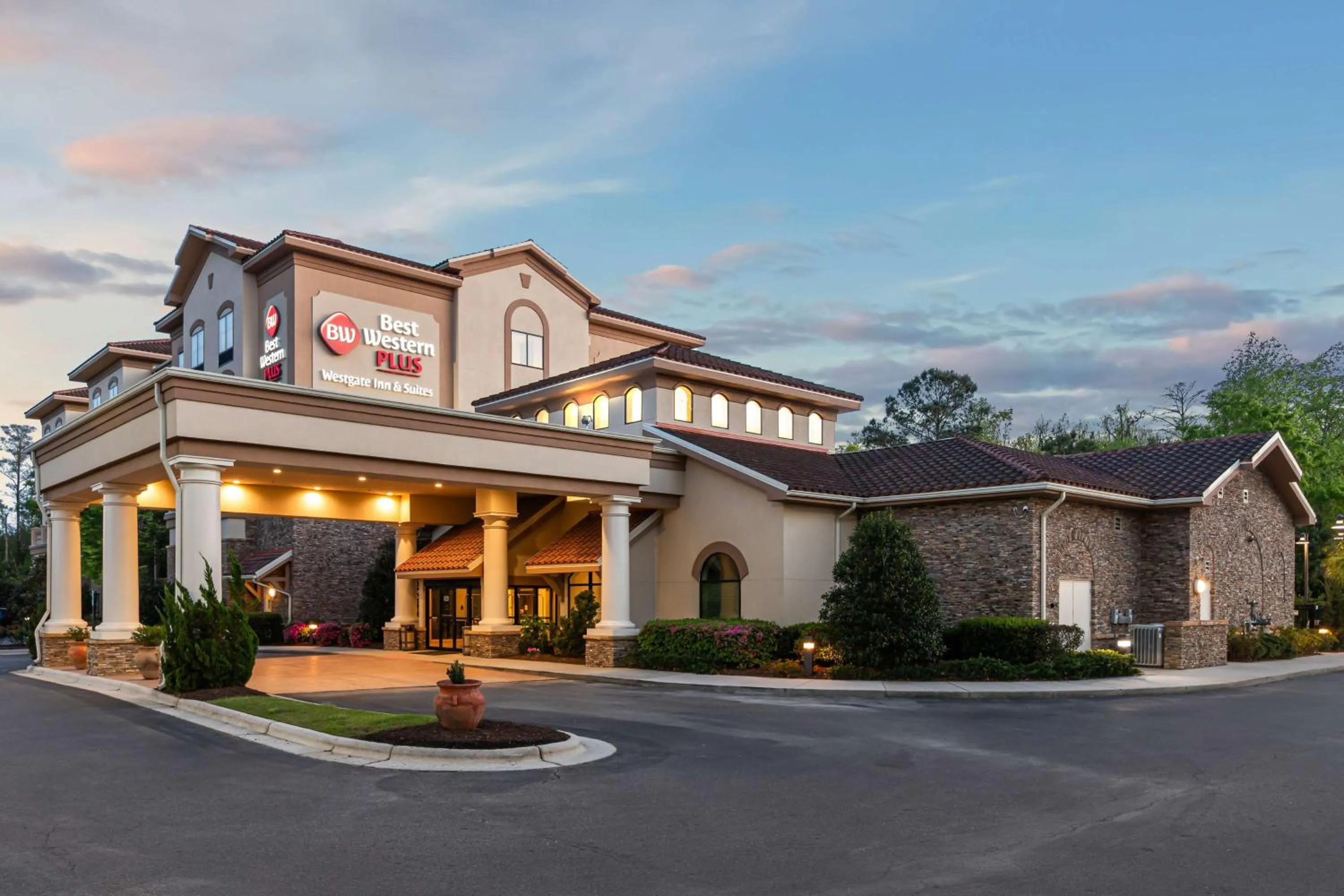 Property building in Best Western PLUS Westgate Inn and Suites