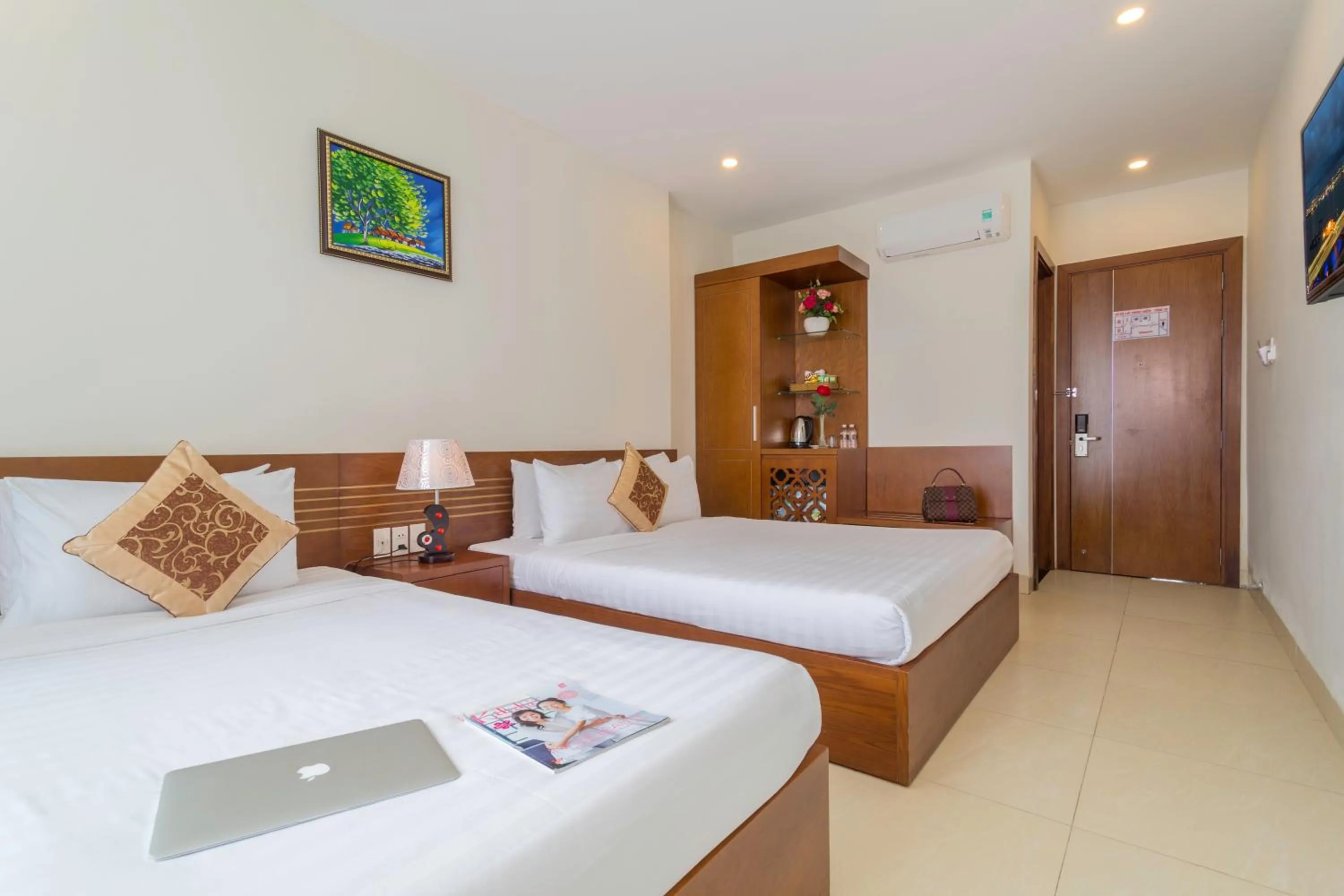 Photo of the whole room, Bed in Golden Light Da Nang Hotel