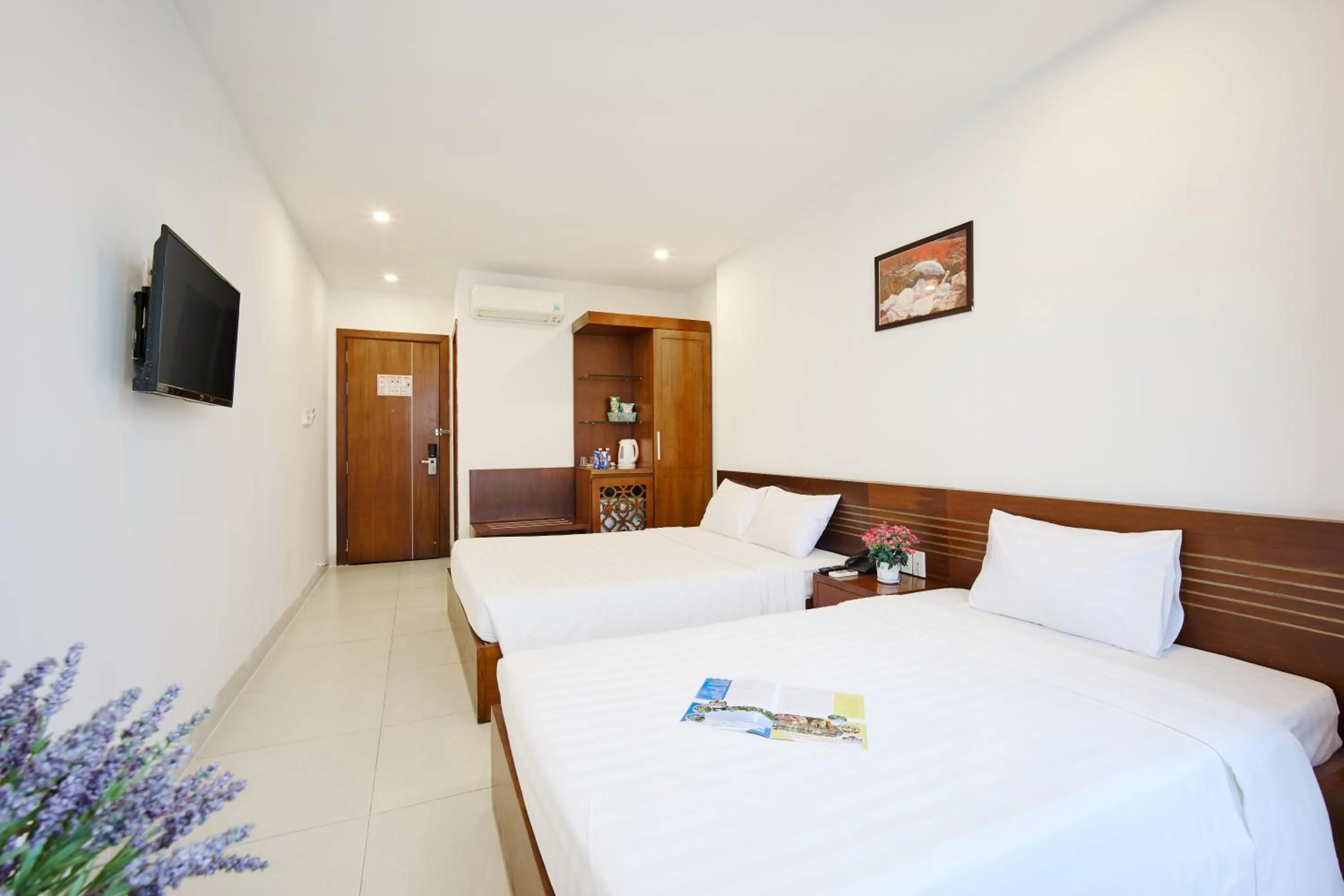 Bed in Golden Light Da Nang Hotel