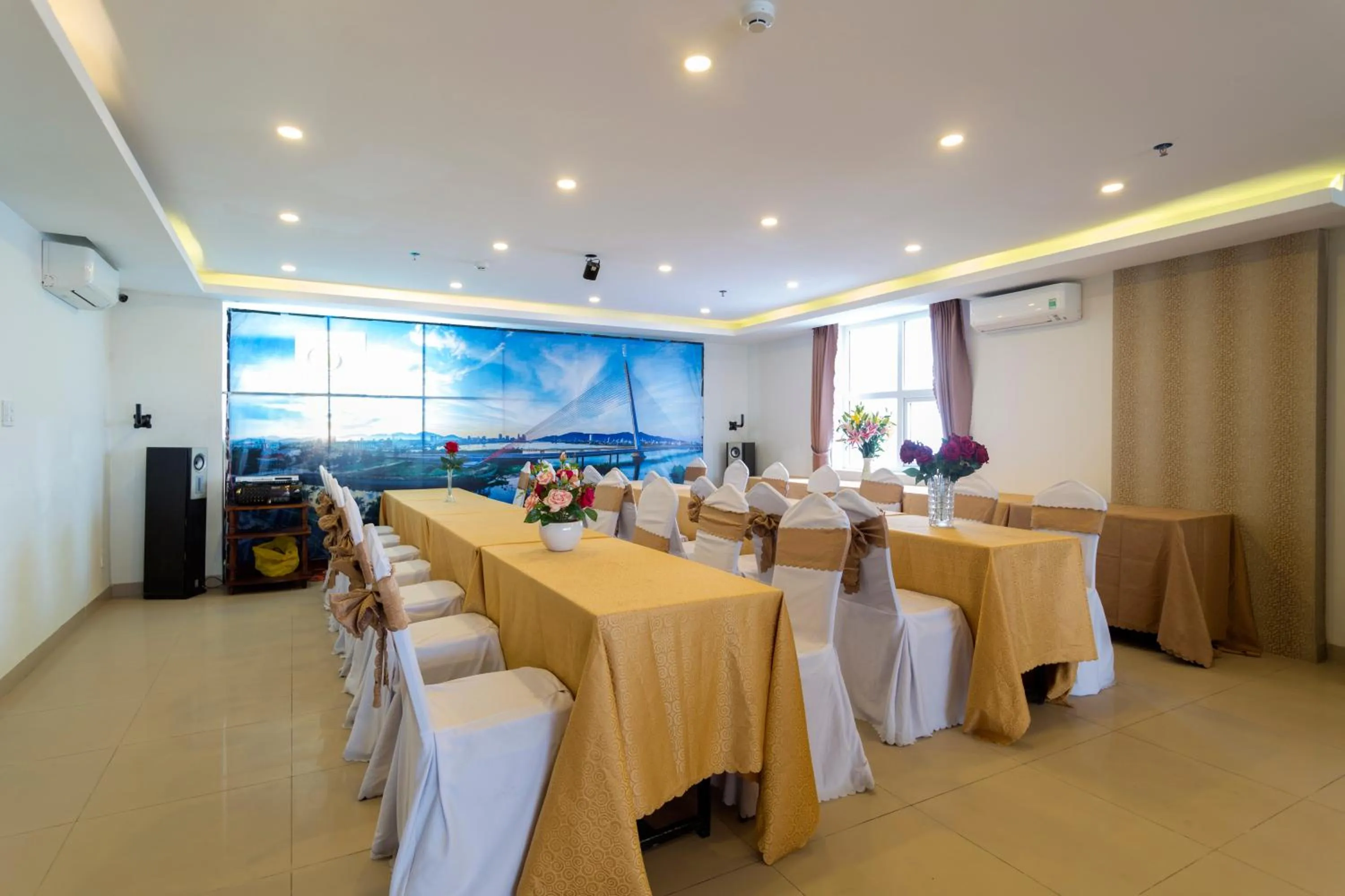 Banquet/Function facilities in Golden Light Da Nang Hotel