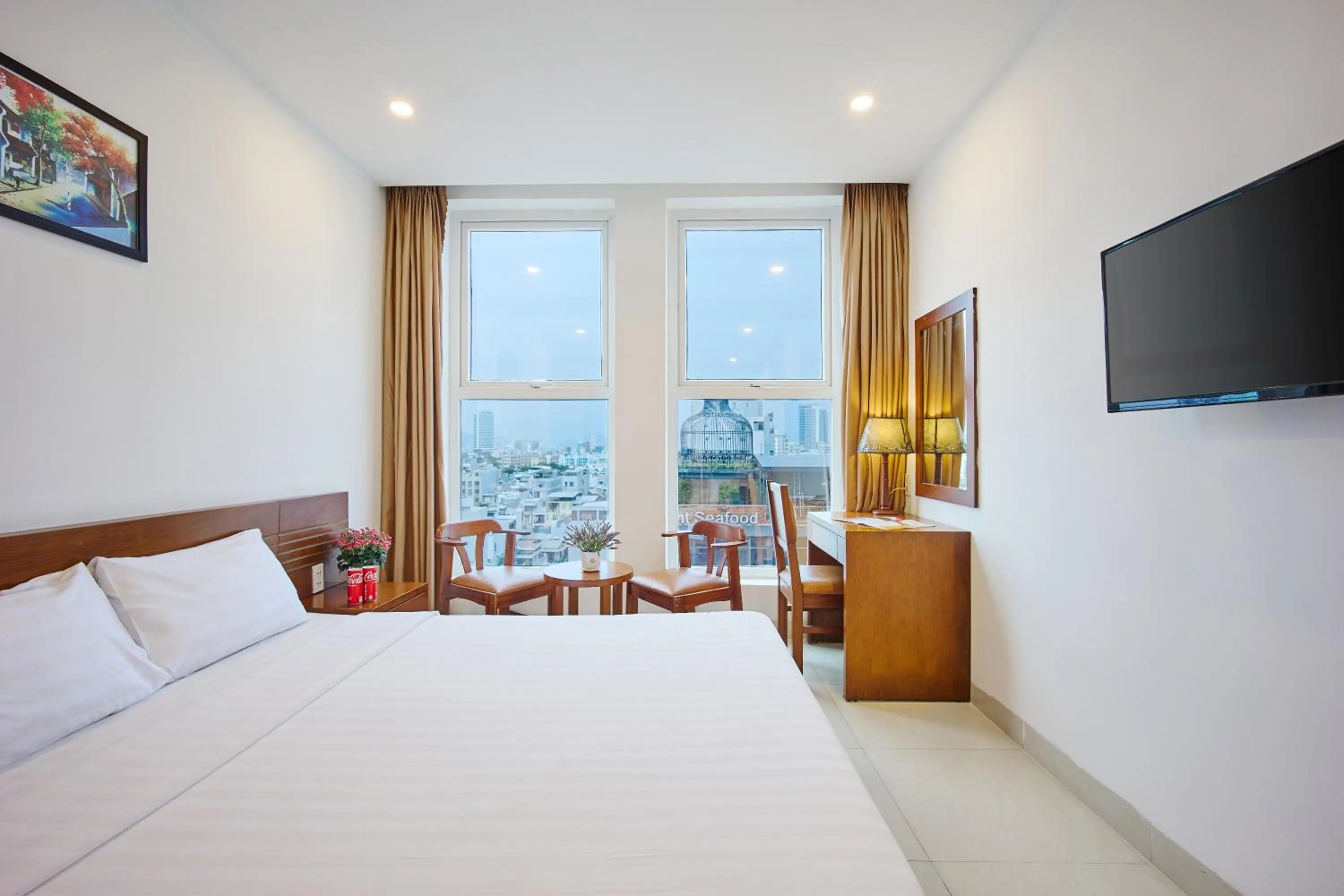 Bed in Golden Light Da Nang Hotel