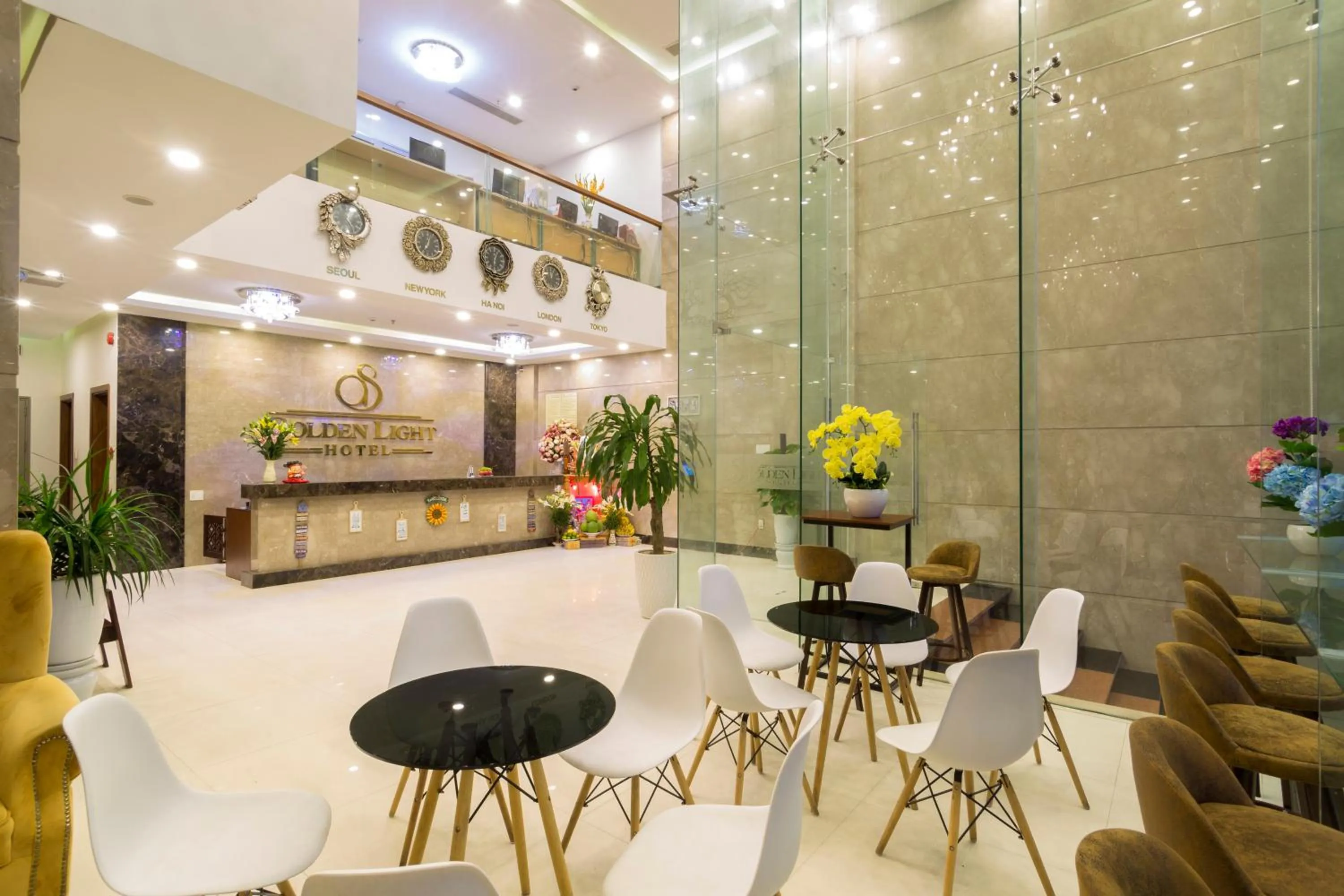 Seating area in Golden Light Da Nang Hotel