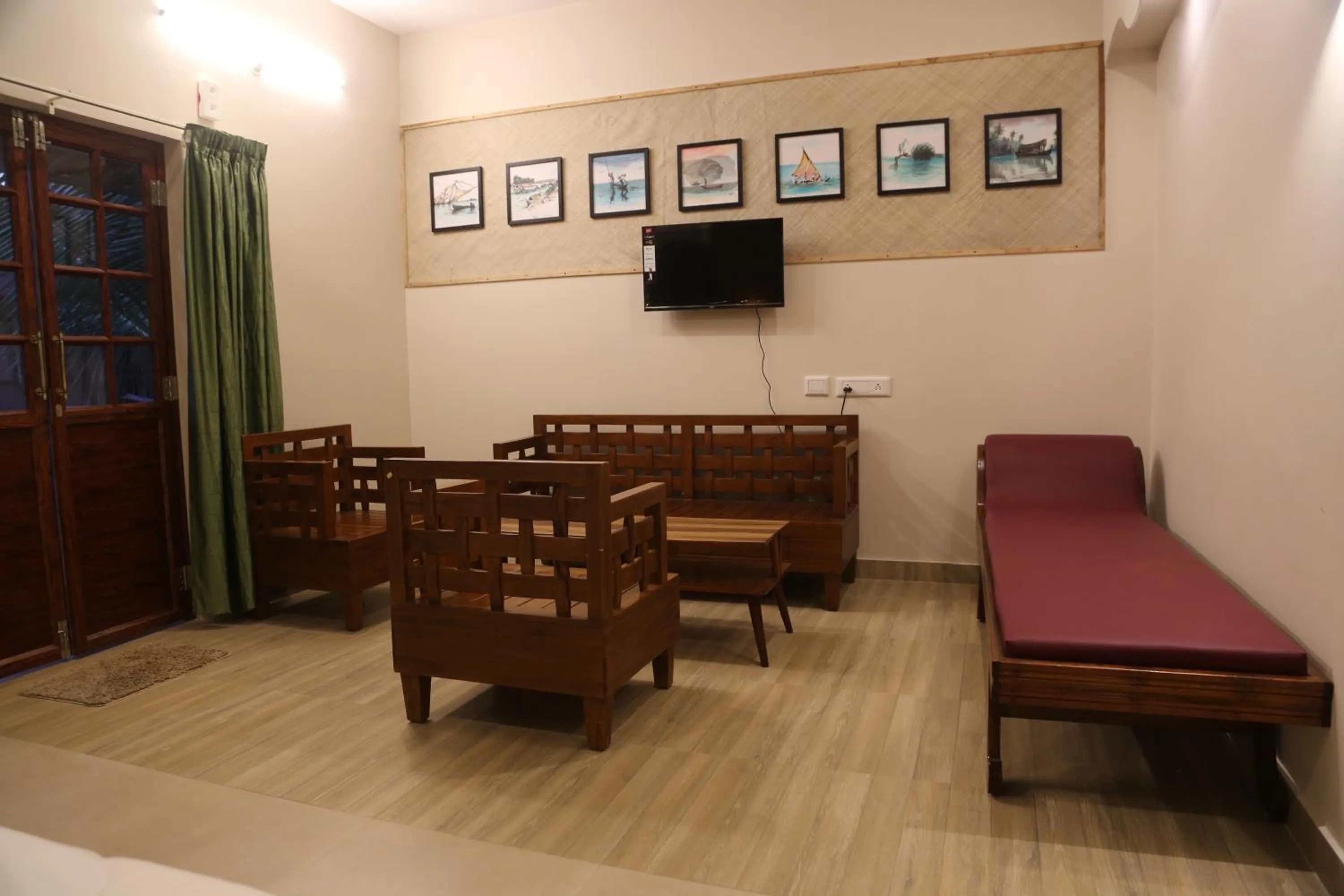 TV and multimedia in Kandal Theeram Farms