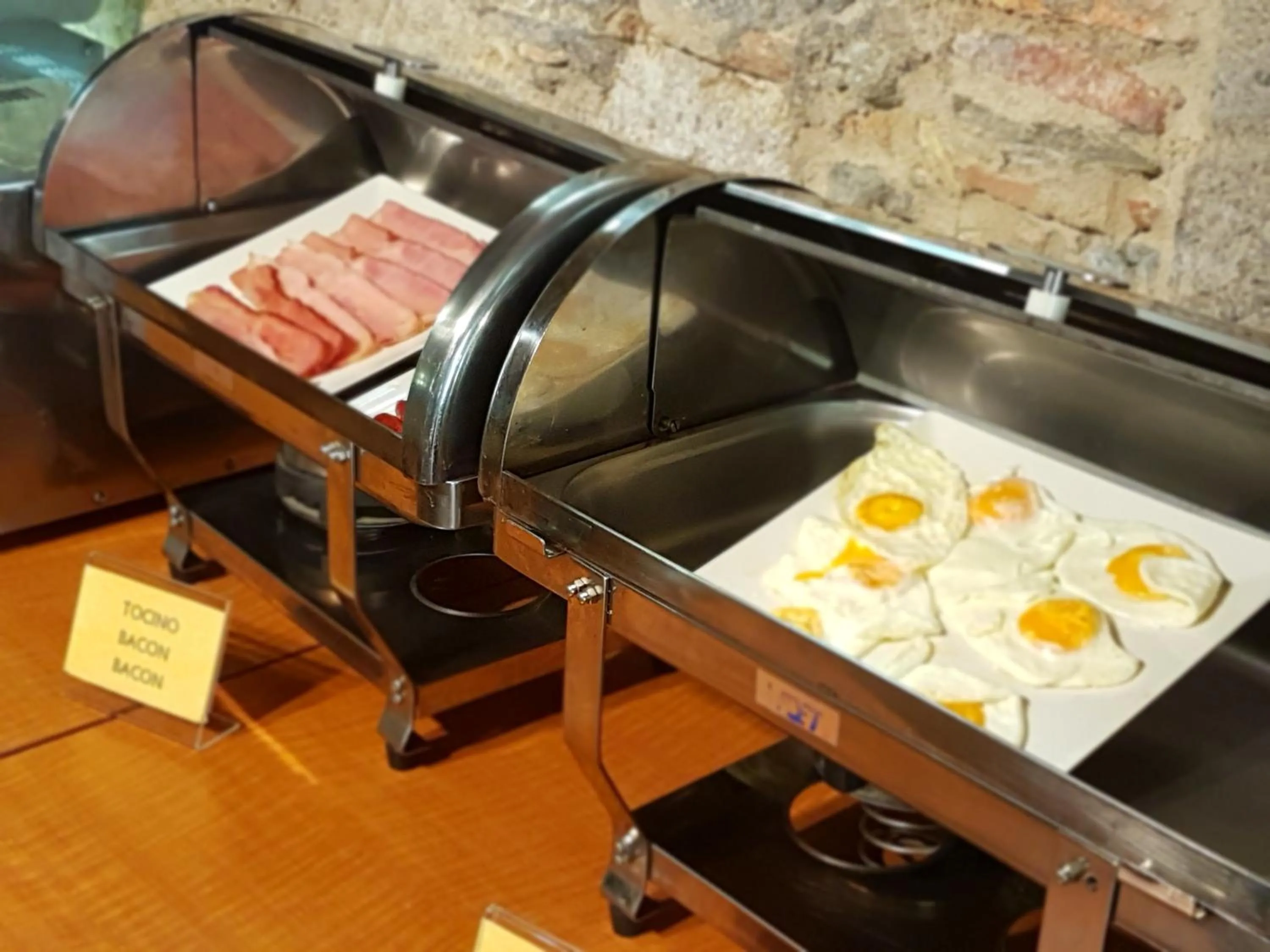 Buffet breakfast in Hotel Castell Blanc
