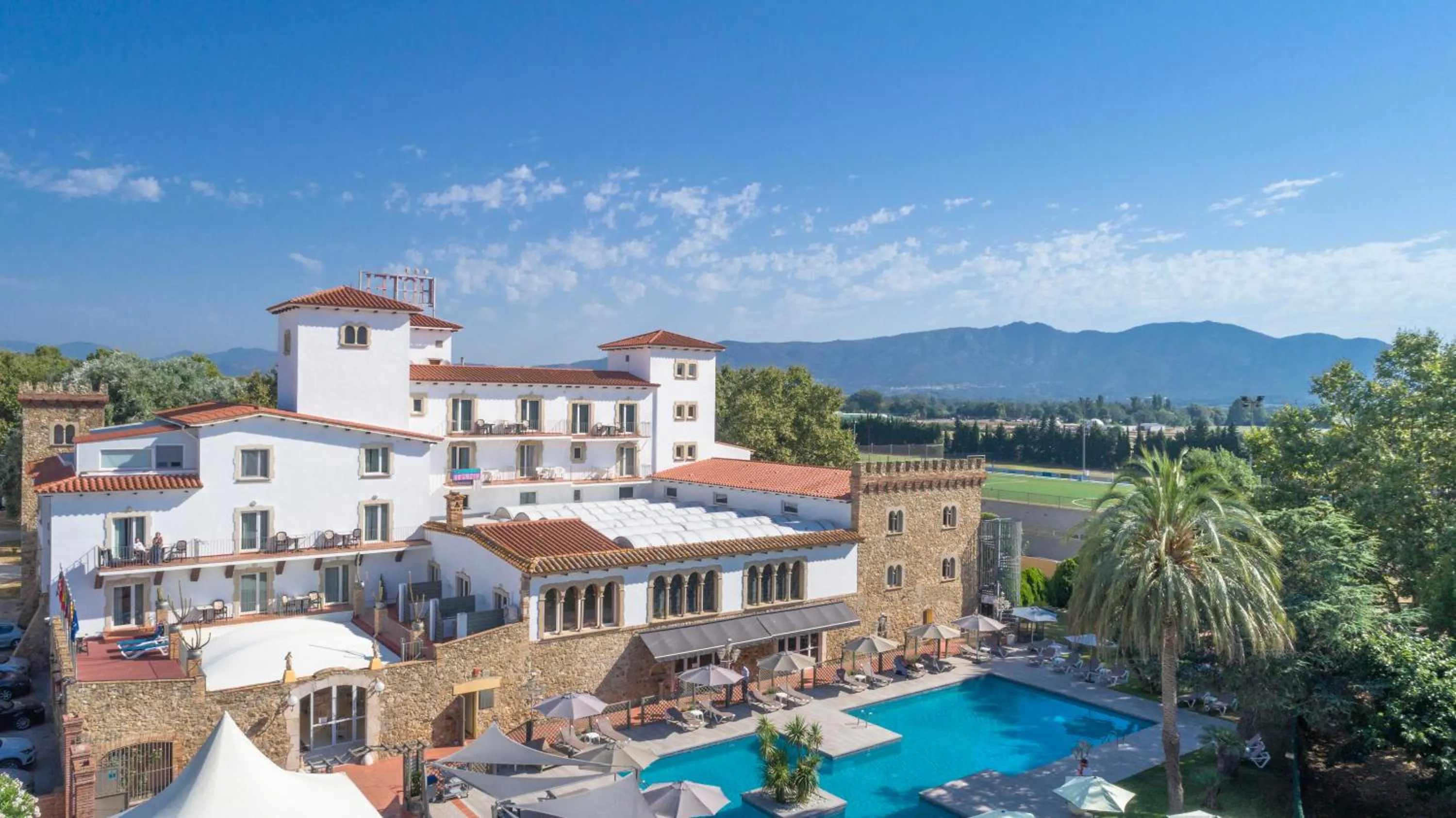 Property building in Hotel Castell Blanc