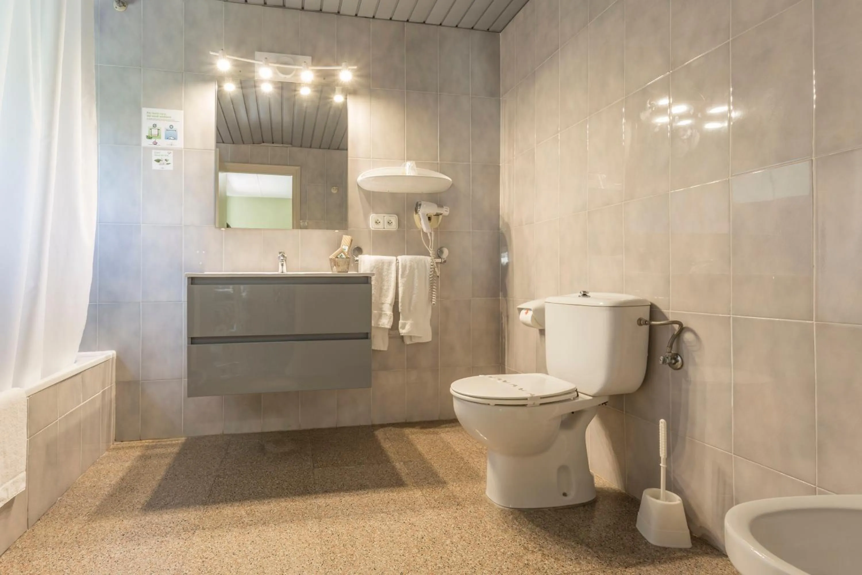 Bathroom in Hotel Castell Blanc