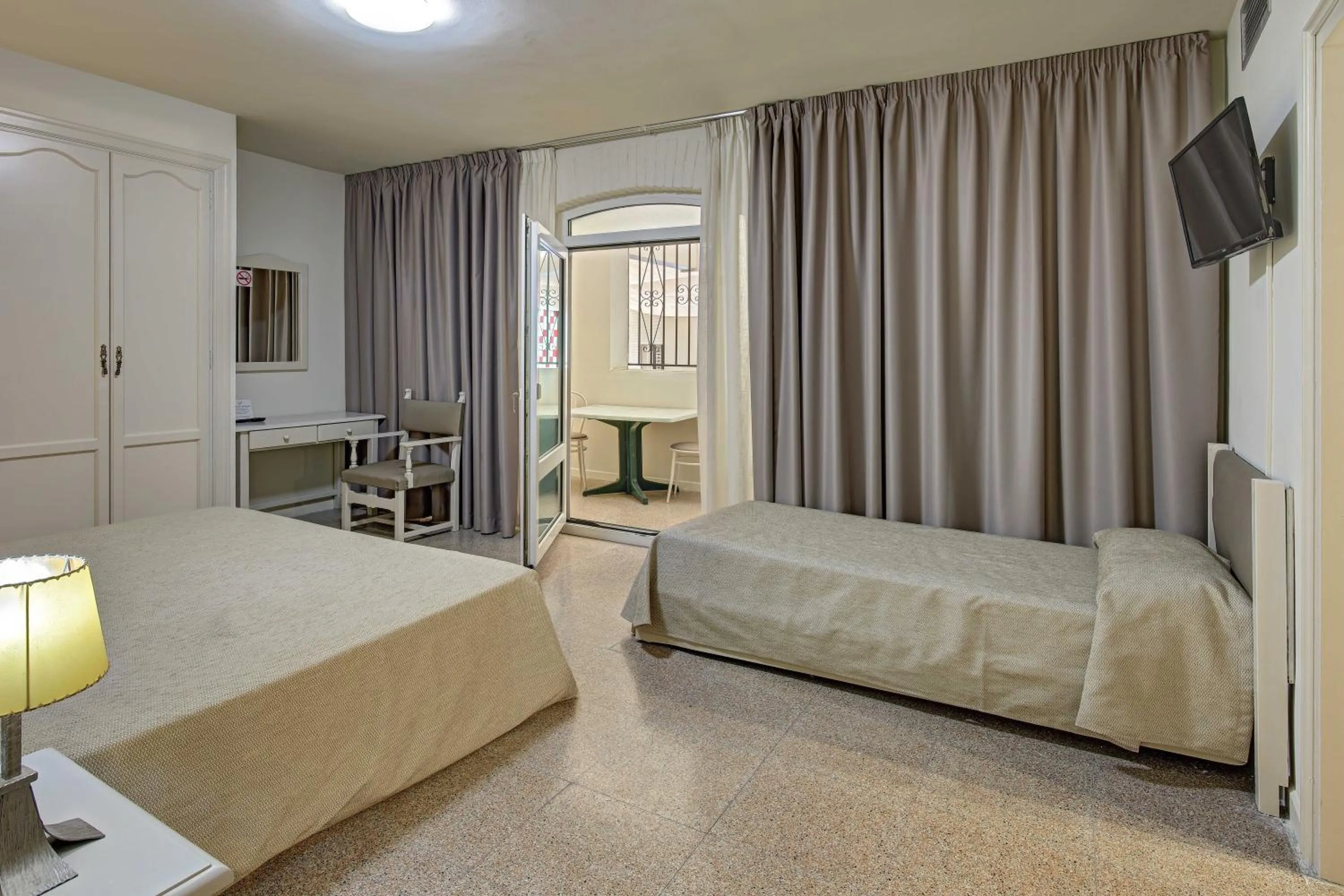 Photo of the whole room, Bed in Hotel Castell Blanc