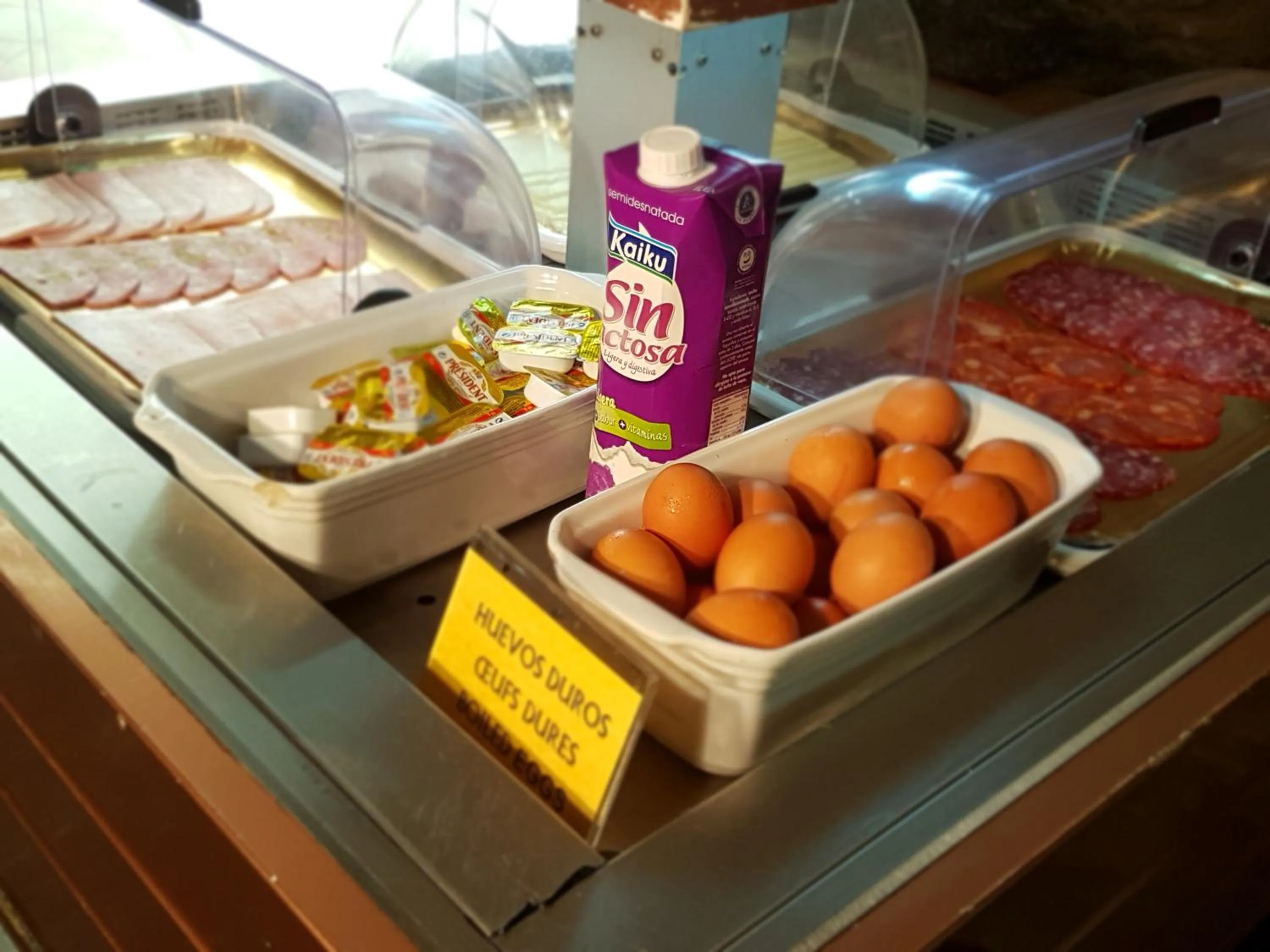 Buffet breakfast in Hotel Castell Blanc