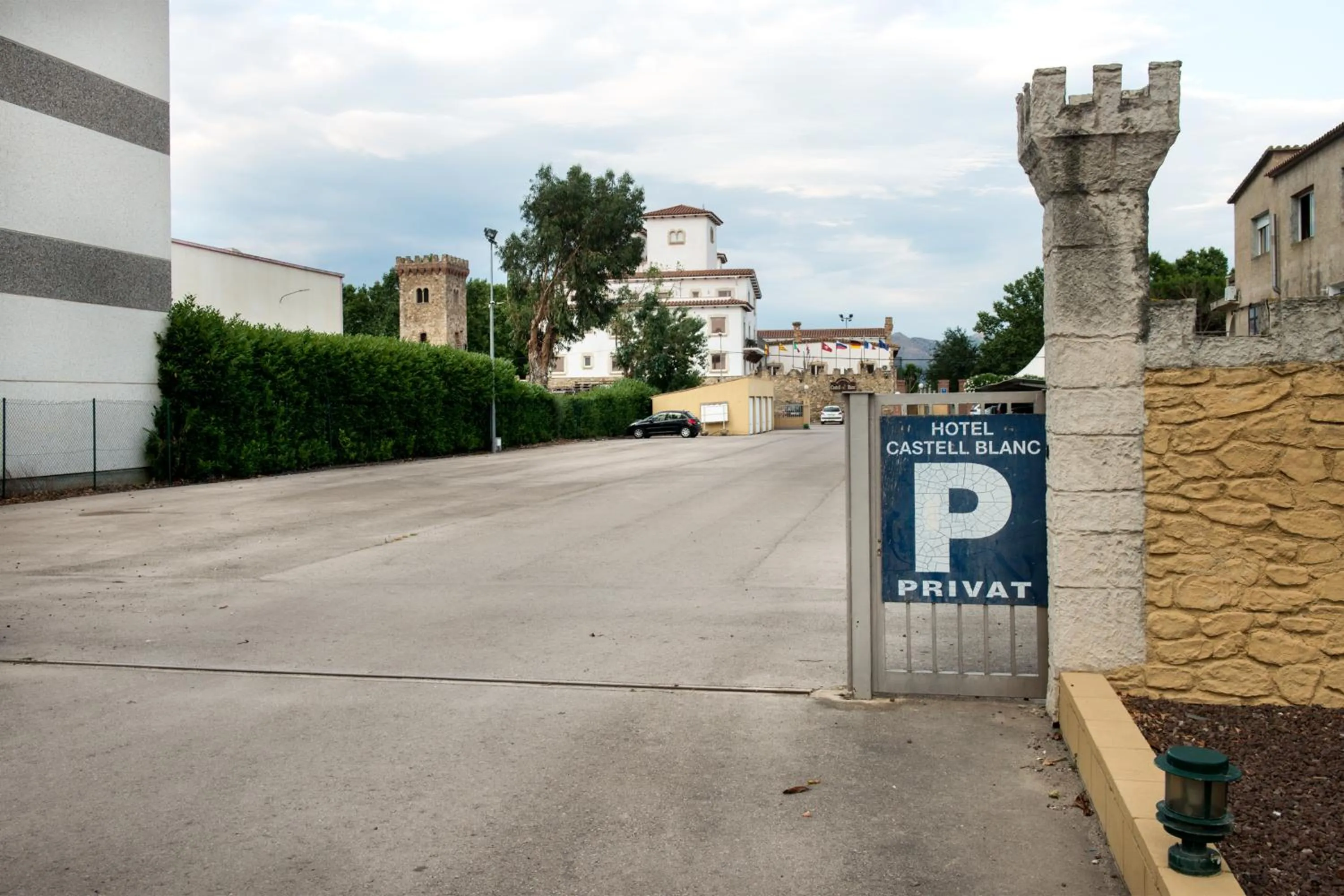Parking in Hotel Castell Blanc