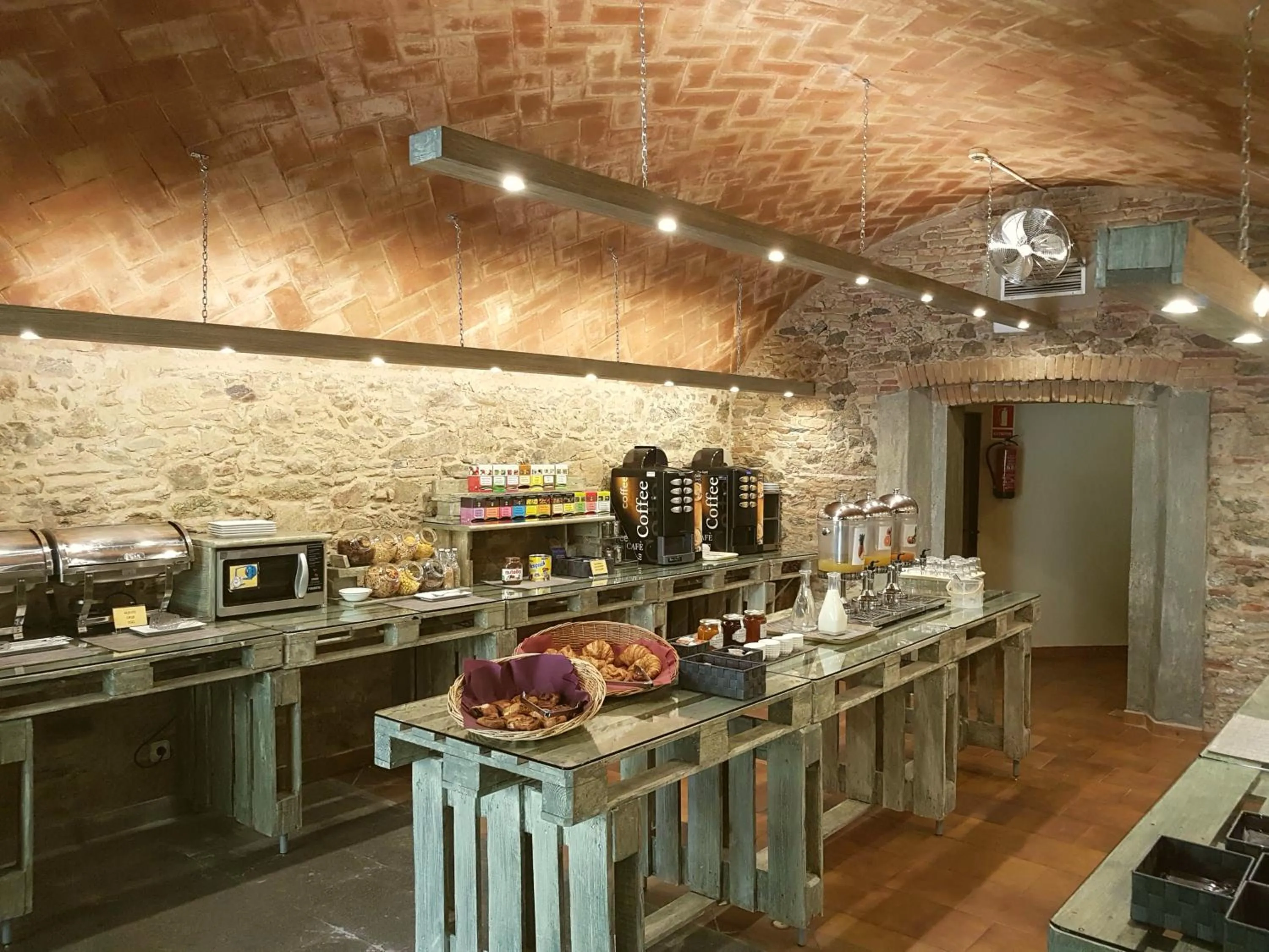 Buffet breakfast in Hotel Castell Blanc