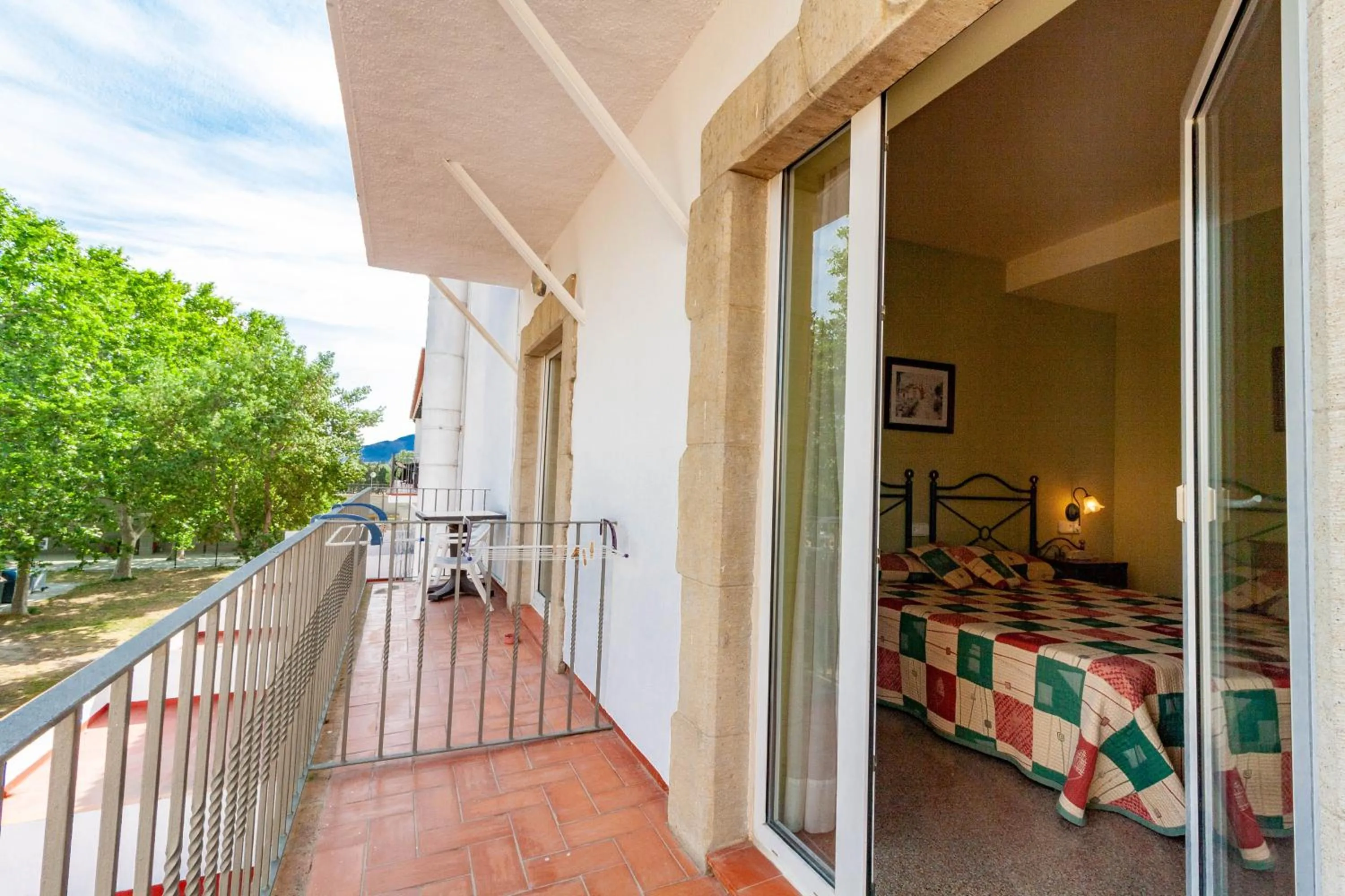 View (from property/room), Bed in Hotel Castell Blanc