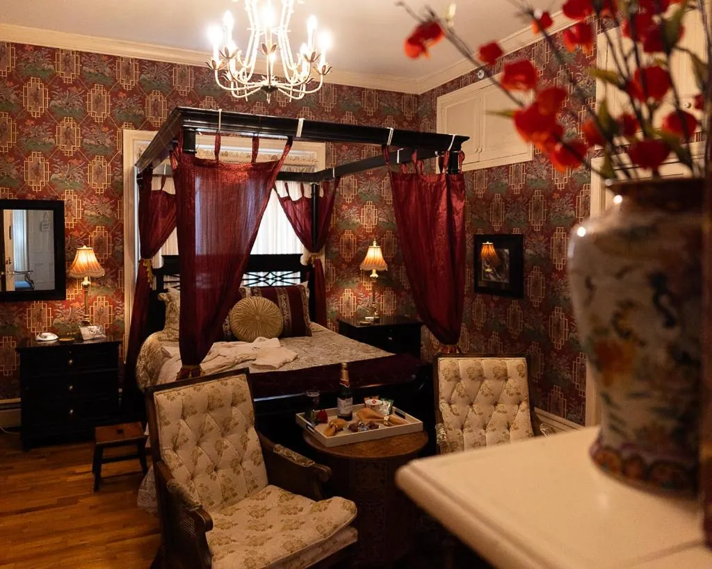 Seating area in Silver Heart Inn & Cottages