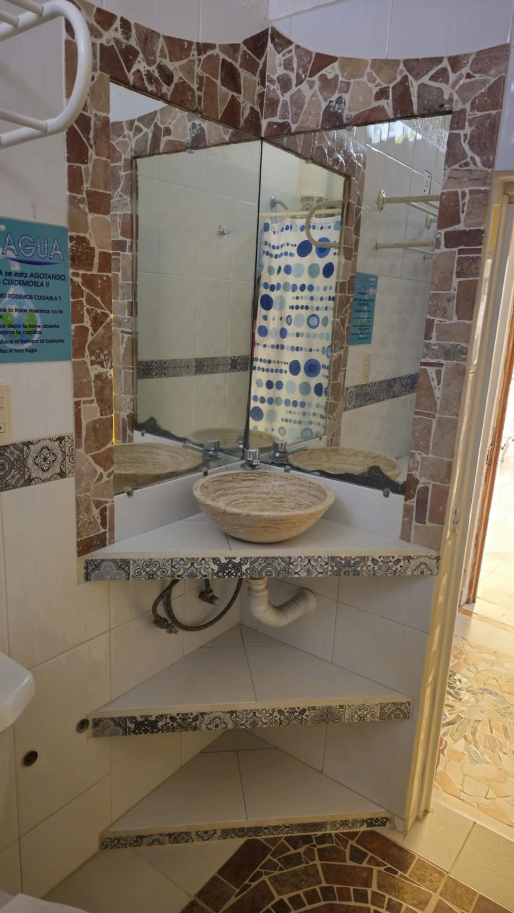Bathroom in Hotel Colonial