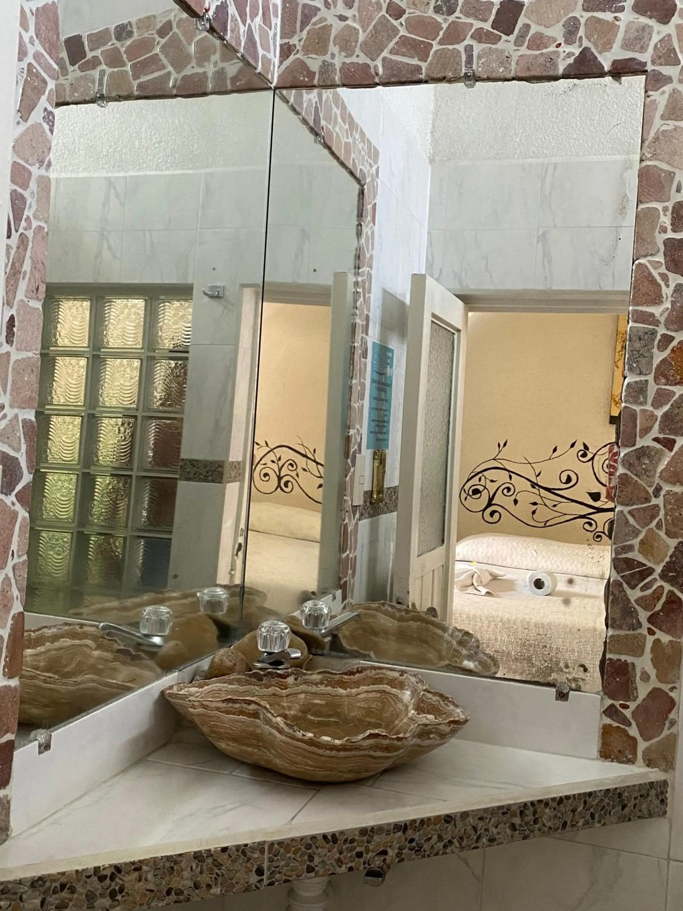 Bathroom in Hotel Colonial