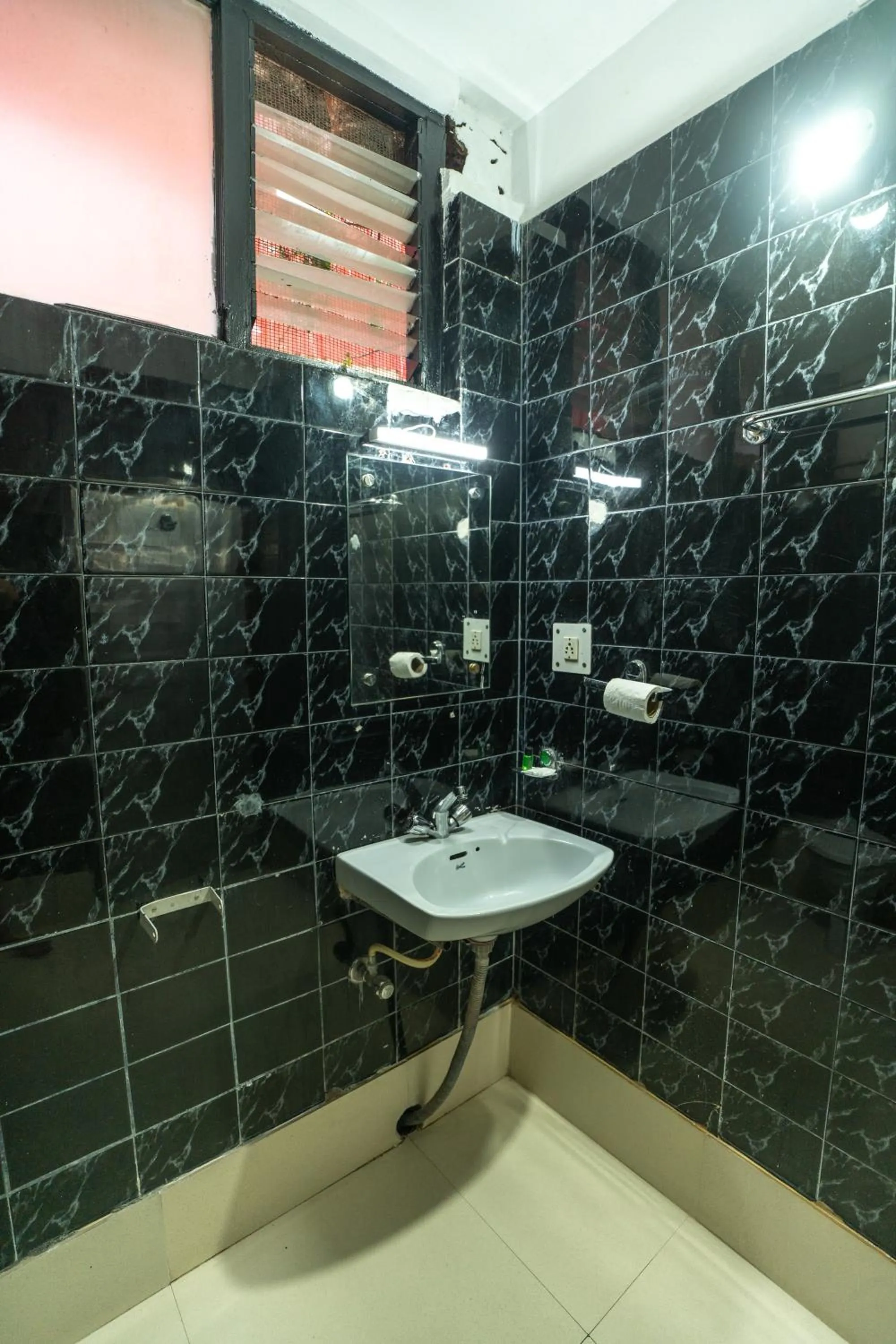 Muscatel Fairmount 100 Mts from Mall Road