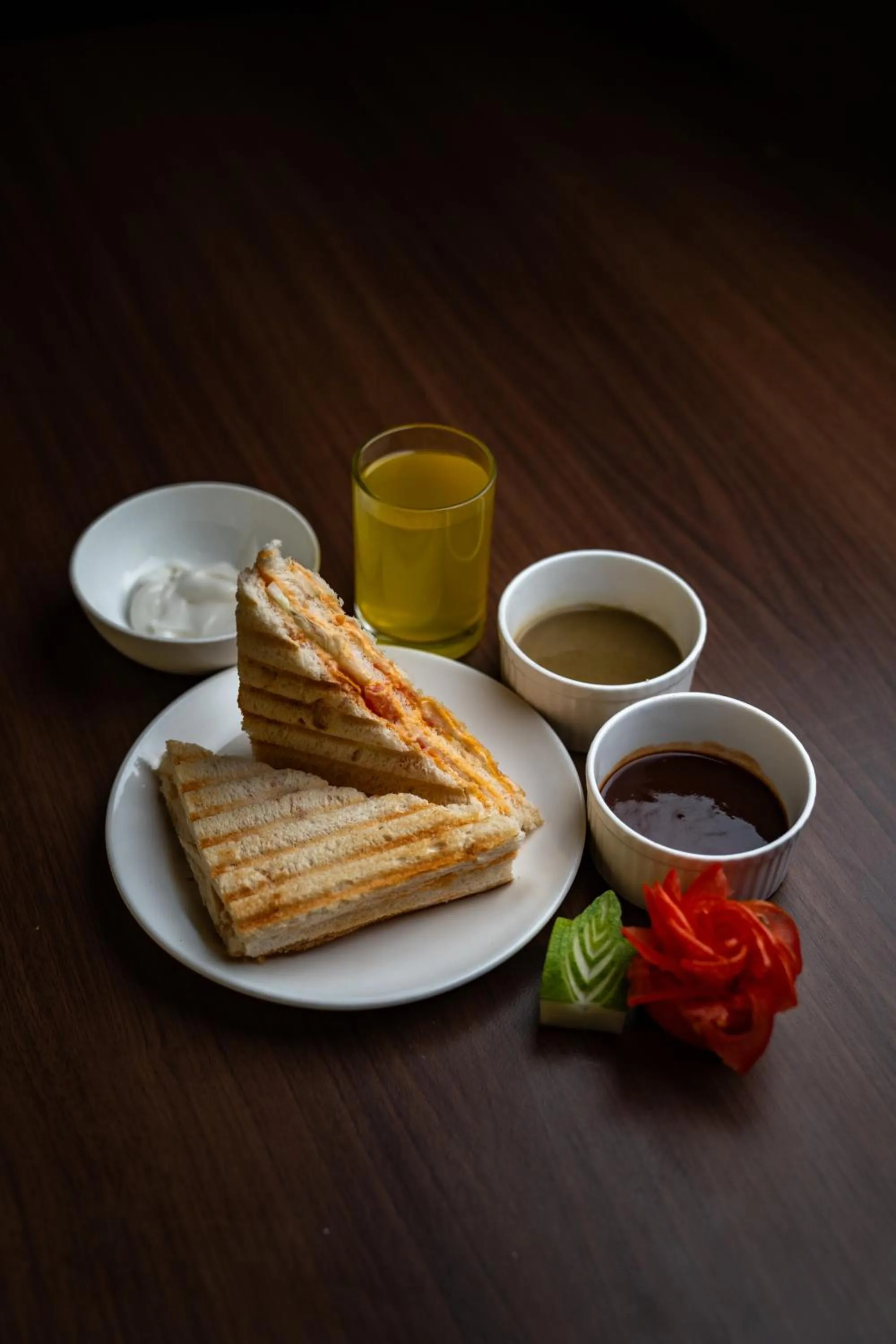 Restaurant/places to eat in Muscatel Fairmount 100 Mts from Mall Road