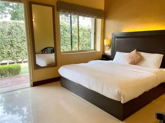 Photo of the whole room, Bed in Status Club Resort