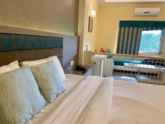 Photo of the whole room, Bed in Status Club Resort