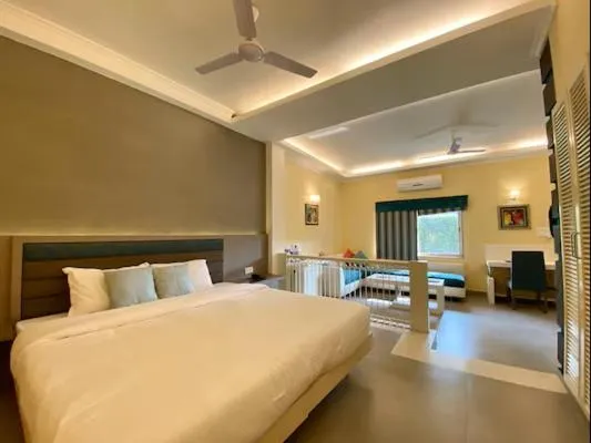 Photo of the whole room, Bed in Status Club Resort