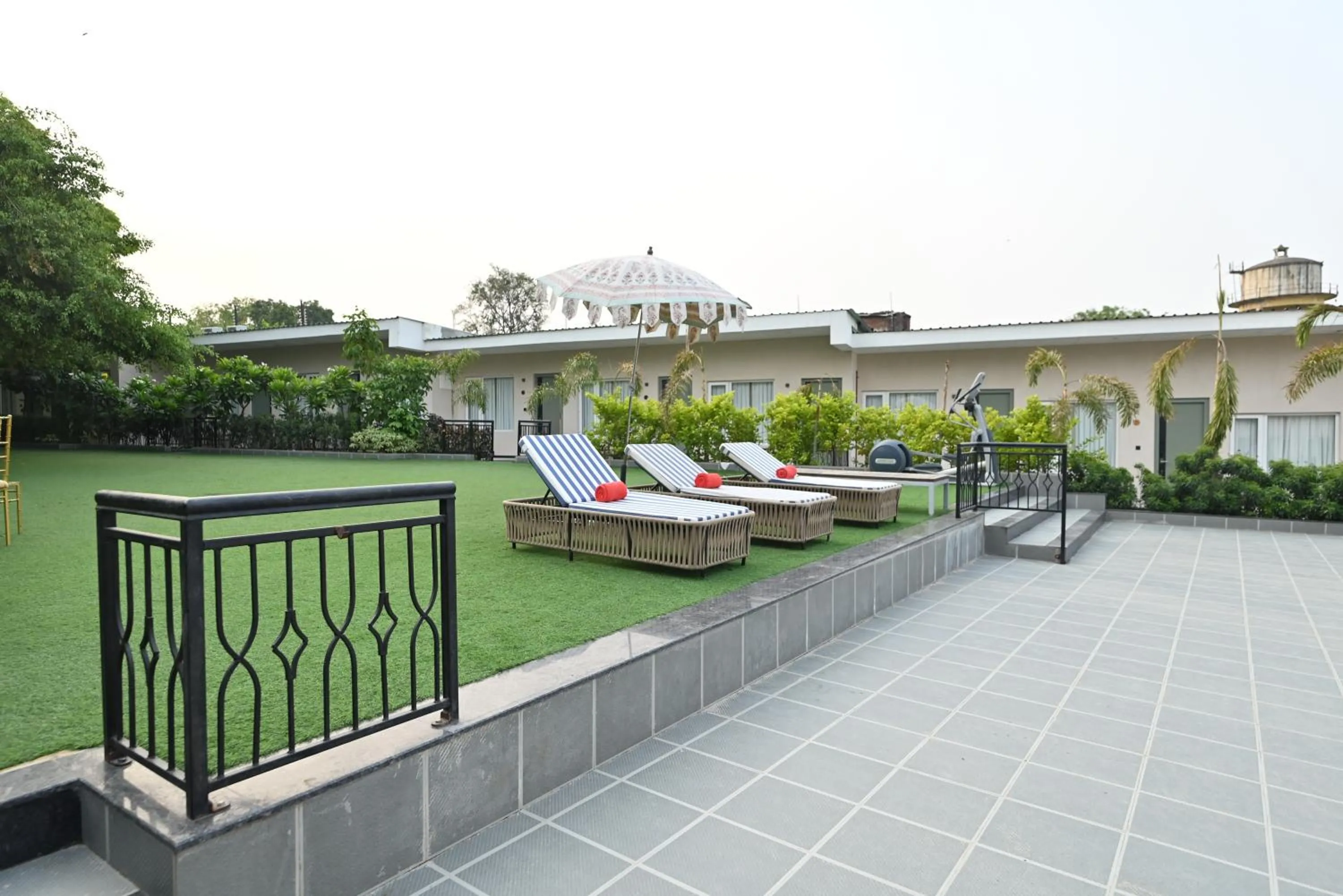 Swimming pool in Status Club Resort