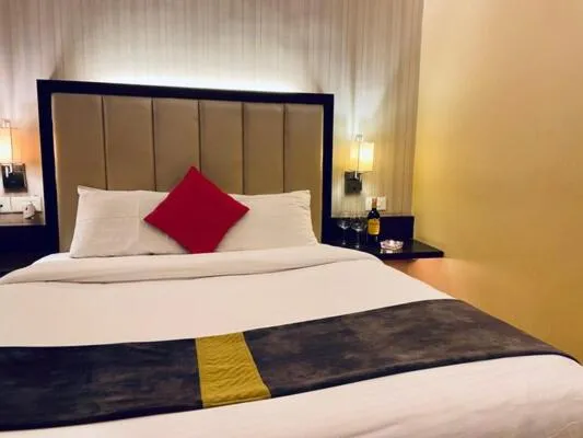 Photo of the whole room, Bed in Status Club Resort