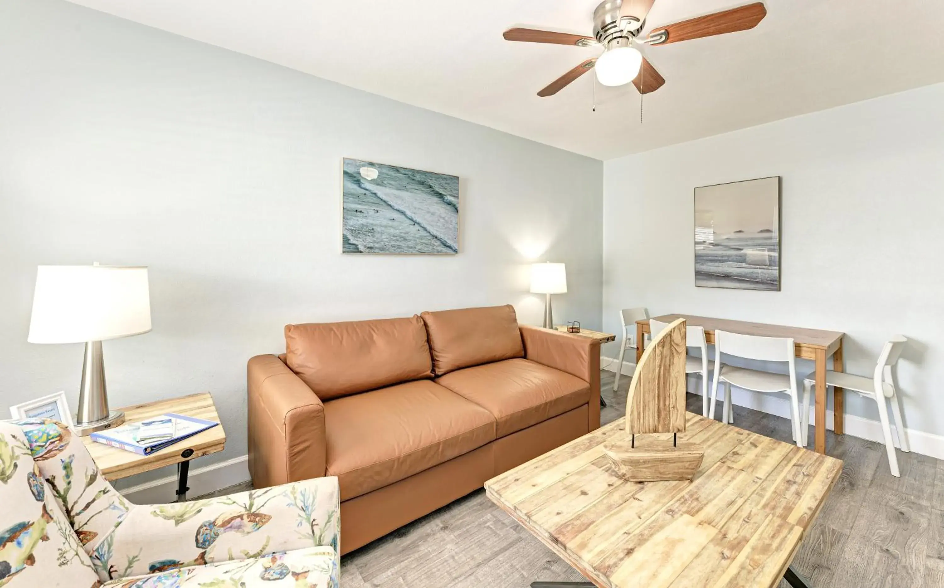 Two-Bedroom Suite with Pool View (Unit 4) in The Bungalows Two-Bedroom Suite with Pool View (Unit 4) in The Bungalows