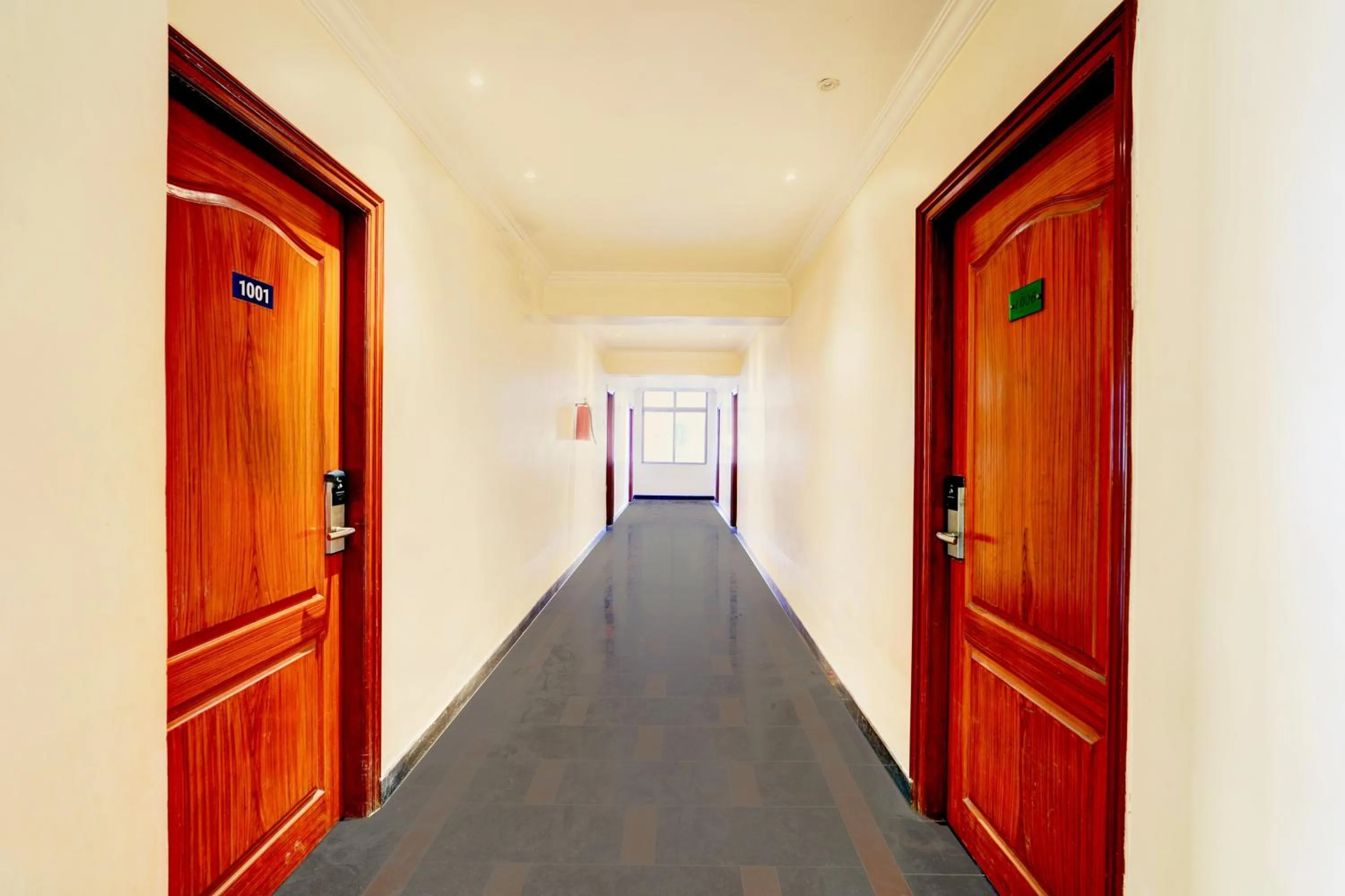 Lobby or reception in Super Townhouse Anantapur Near Srikantam Circle