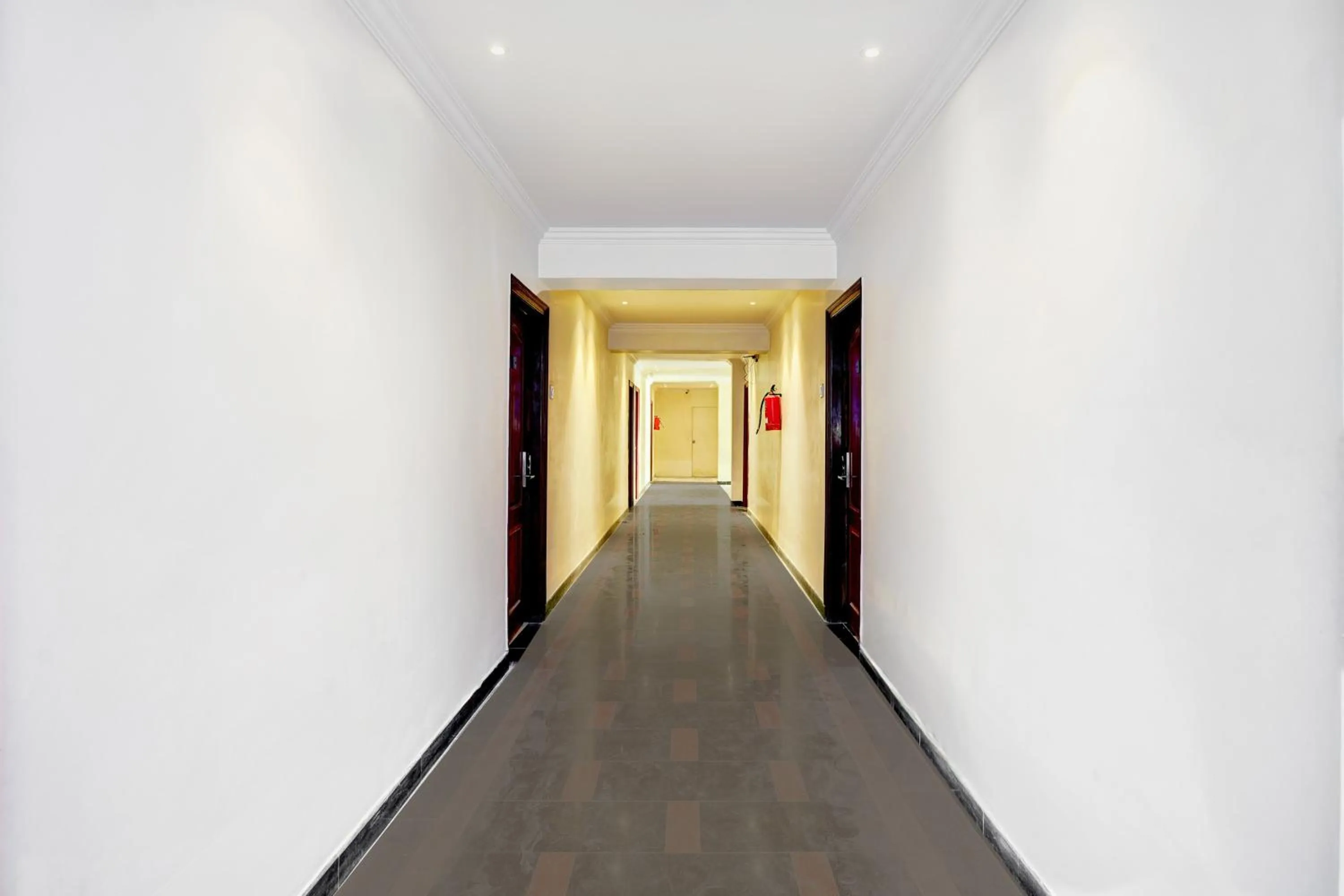 Lobby or reception in Super Townhouse Anantapur Near Srikantam Circle